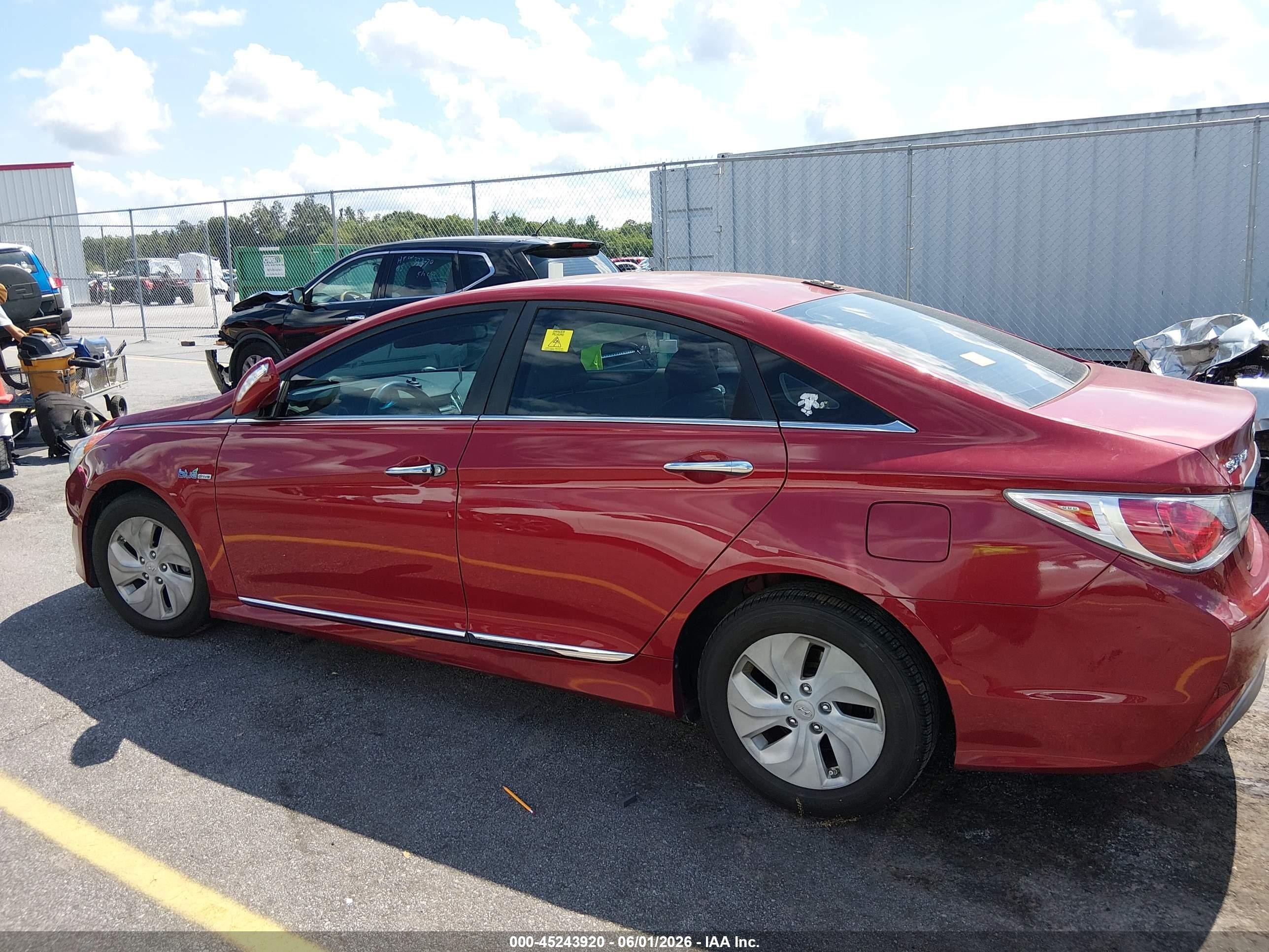 2013 Hyundai Sonata Hybrid   Red vin: KMHEC4A44DA069159