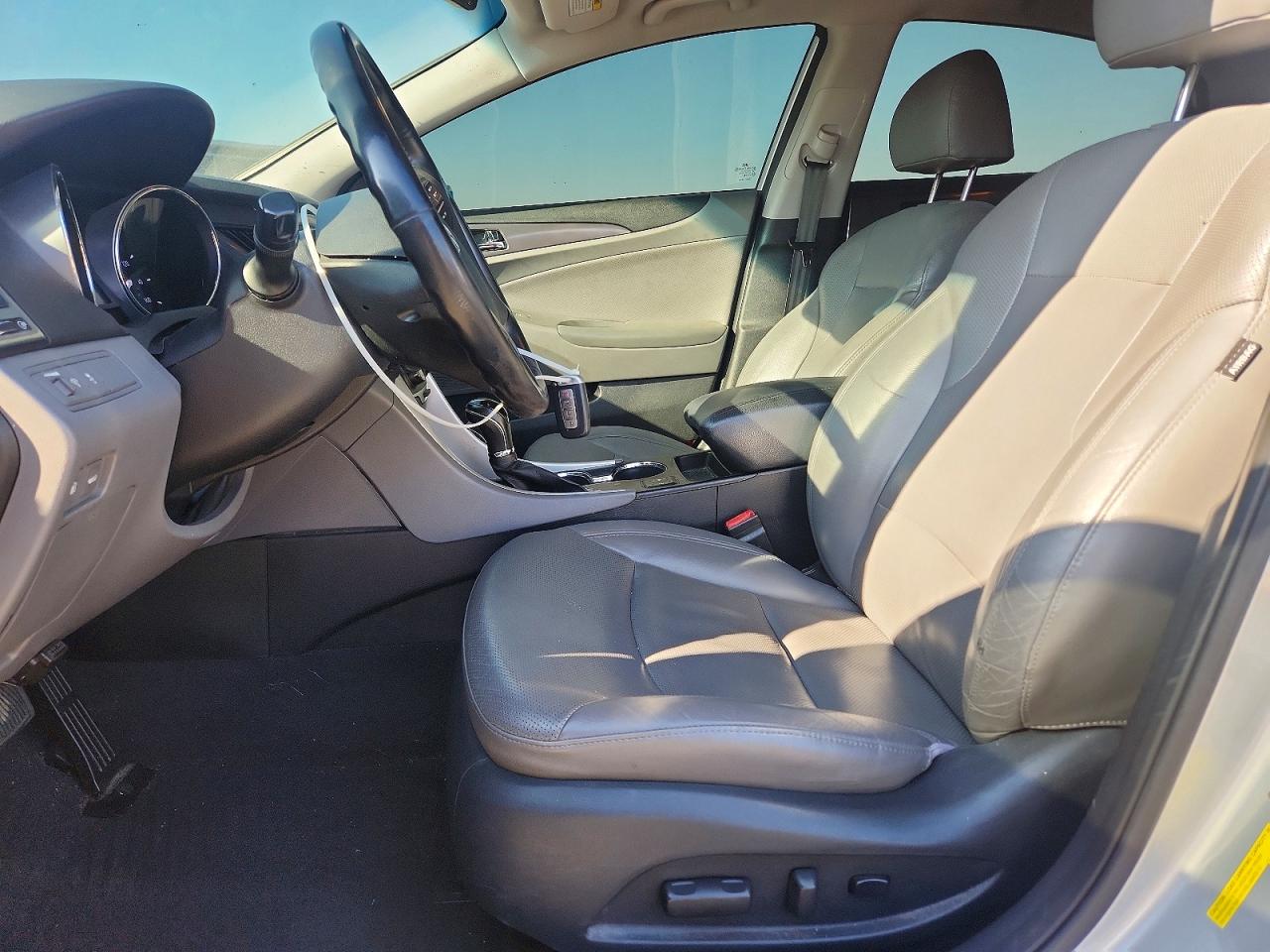 2013 Hyundai Sonata Hybrid Silver vin: KMHEC4A44DA071798