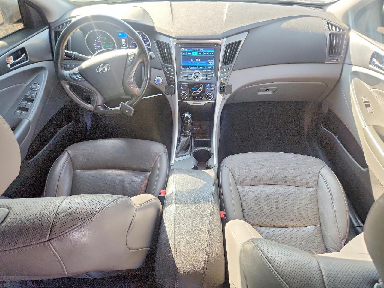 2013 Hyundai Sonata Hybrid Silver vin: KMHEC4A44DA071798