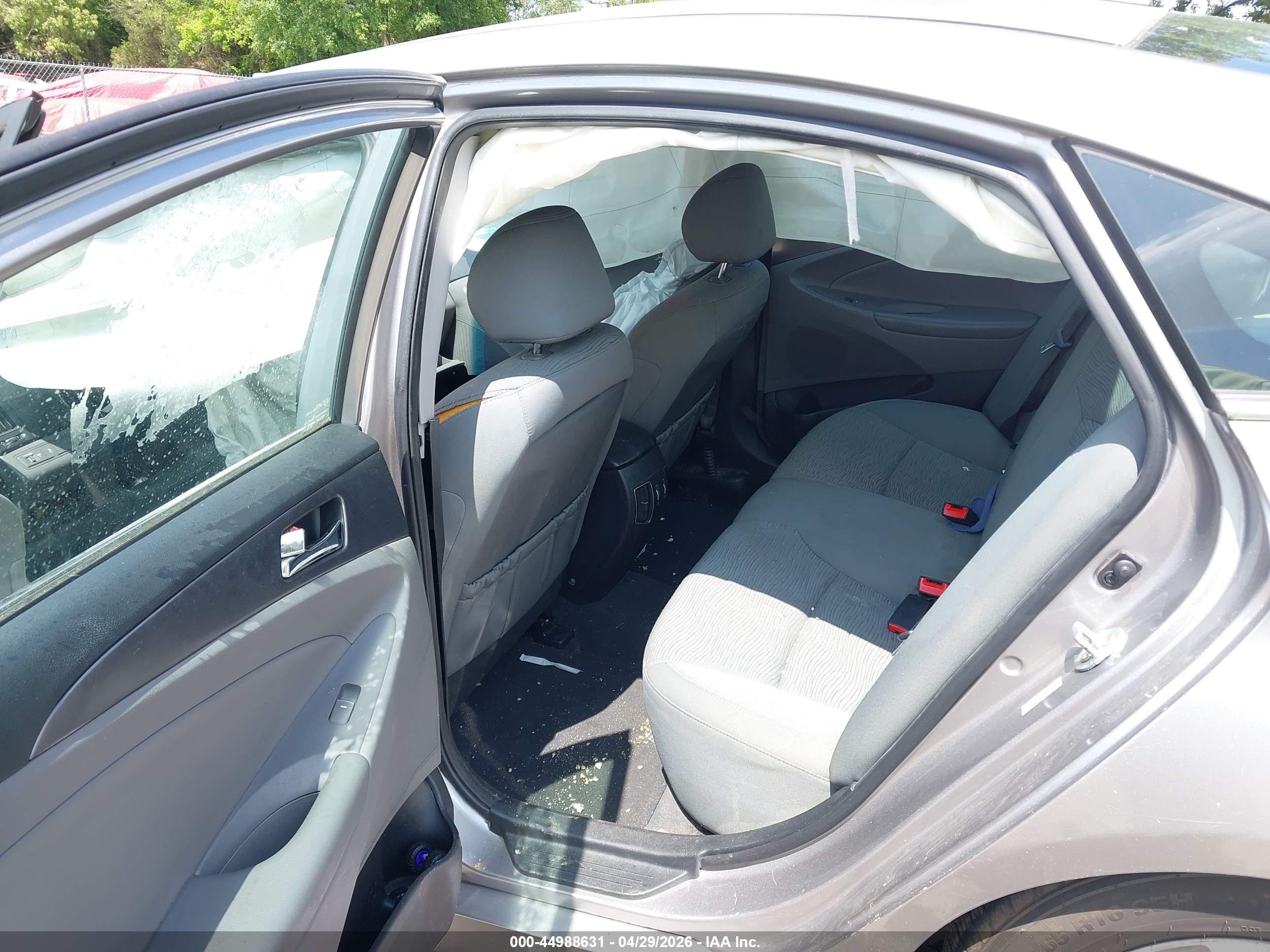 2013 Hyundai Sonata Hybrid   Silver vin: KMHEC4A44DA078282