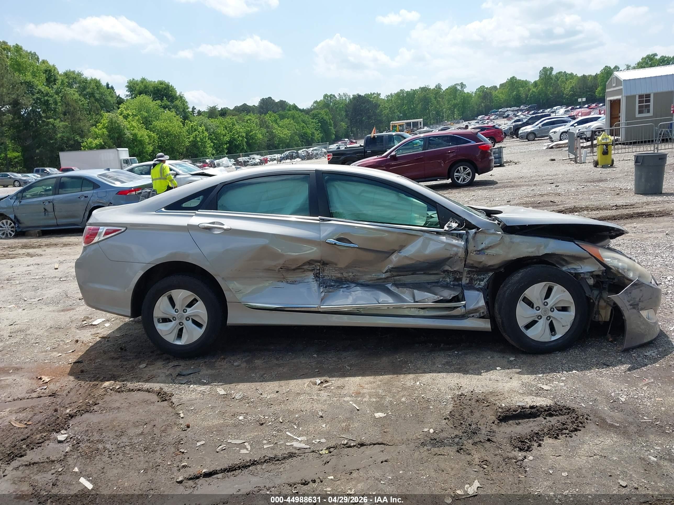 2013 Hyundai Sonata Hybrid   Silver vin: KMHEC4A44DA078282