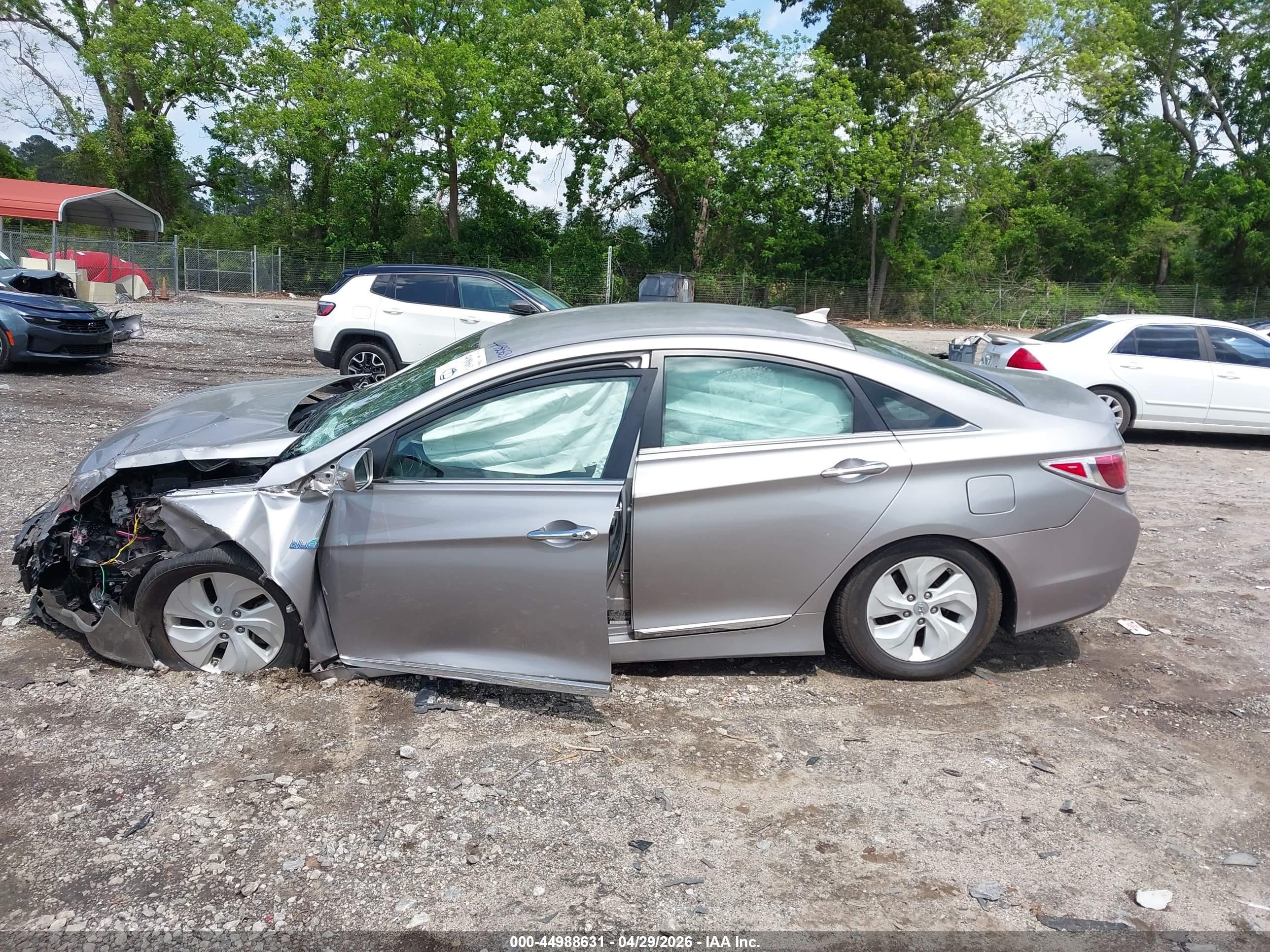2013 Hyundai Sonata Hybrid   Silver vin: KMHEC4A44DA078282