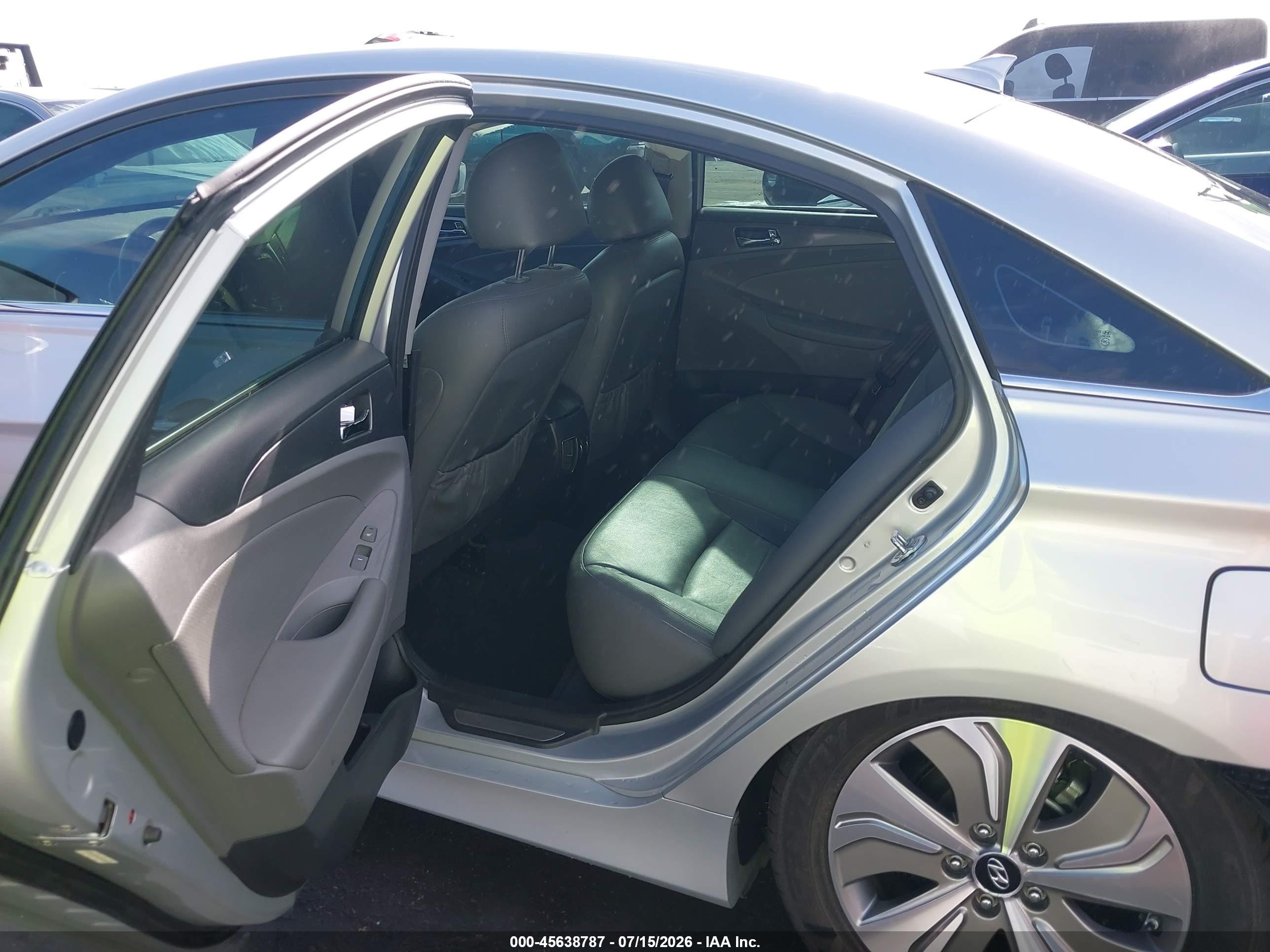 2013 Hyundai Sonata Hybrid Limited Silver vin: KMHEC4A44DA101270