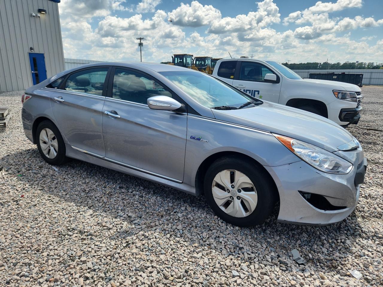 2014 Hyundai Sonata Hybrid Silver vin: KMHEC4A44EA117678 Damage: Front Bumper/Cover, Scraped, > 12 Inches
