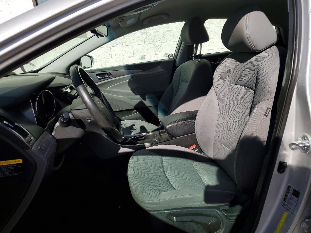 2015 Hyundai Sonata Hybrid Base Silver vin: KMHEC4A44FA118427