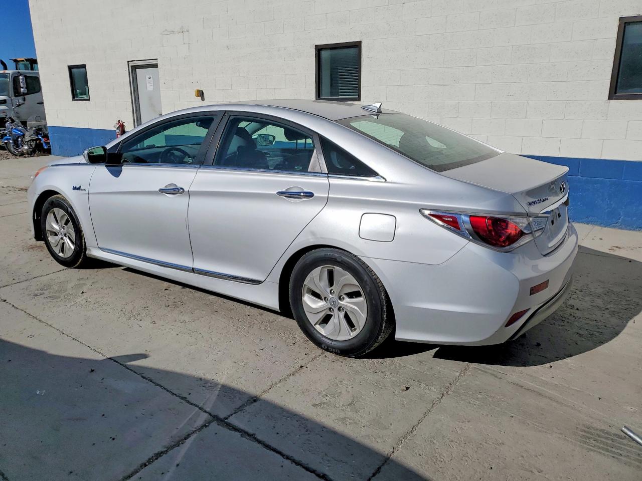 2015 Hyundai Sonata Hybrid Base Silver vin: KMHEC4A44FA118427