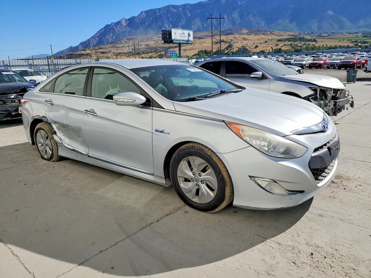 2015 Hyundai Sonata Hybrid Base Silver vin: KMHEC4A44FA118427