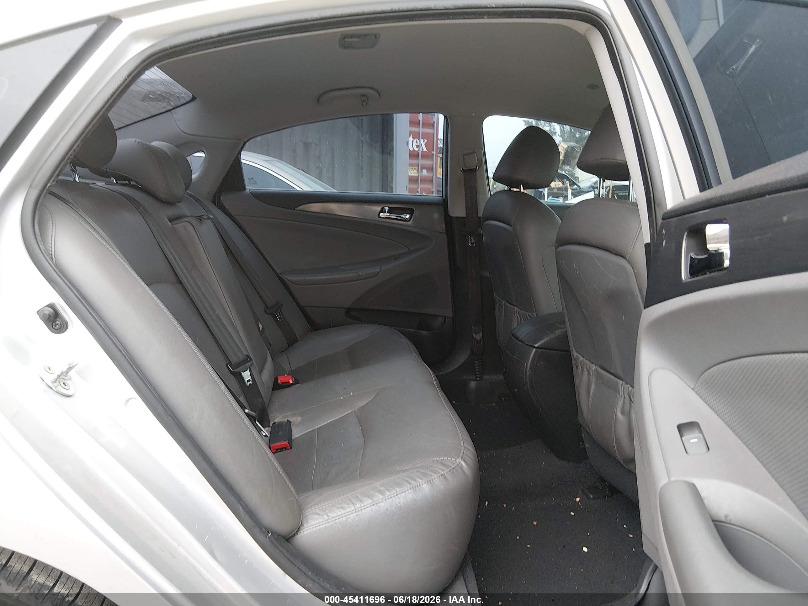 2015 Hyundai Sonata Hybrid Limited Silver vin: KMHEC4A44FA130514