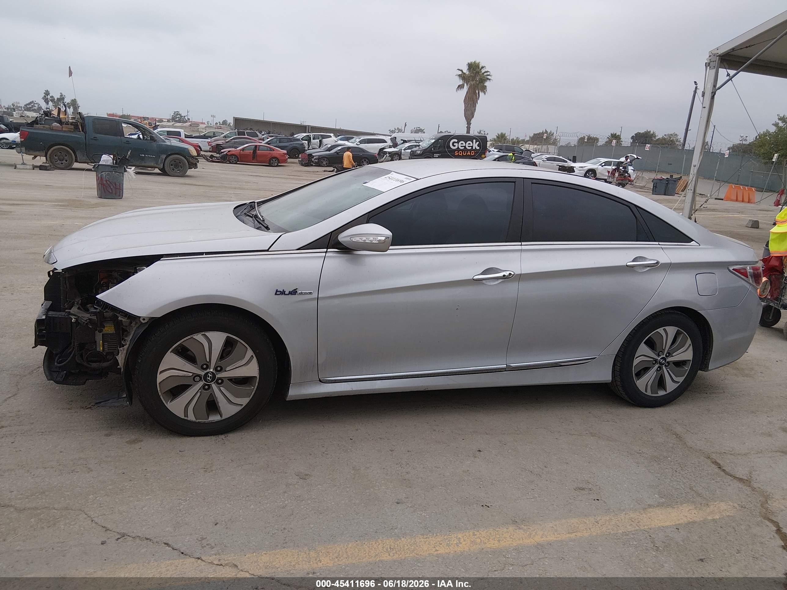 2015 Hyundai Sonata Hybrid Limited Silver vin: KMHEC4A44FA130514