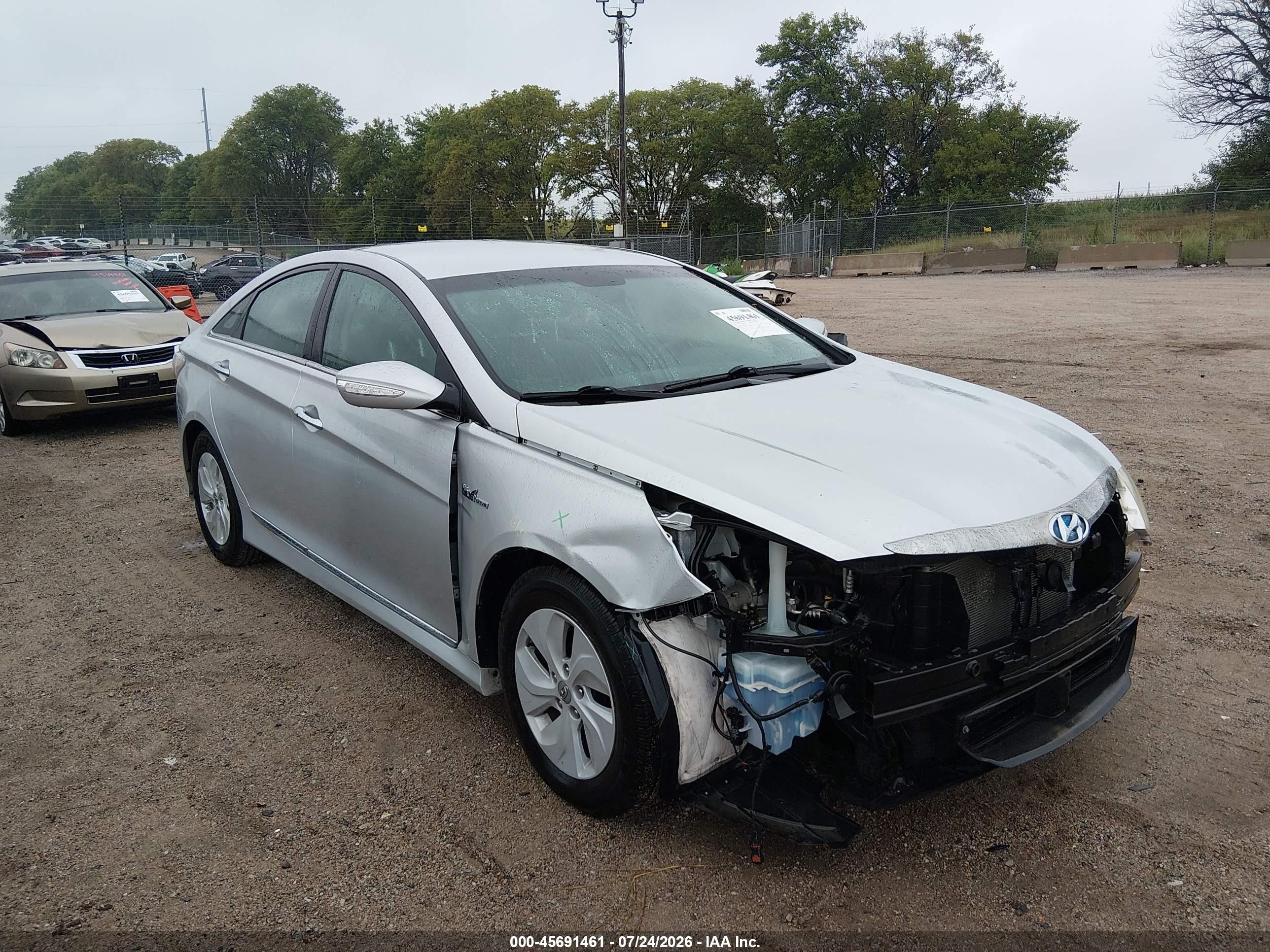 2015 Hyundai Sonata Hybrid   Silver vin: KMHEC4A44FA133199