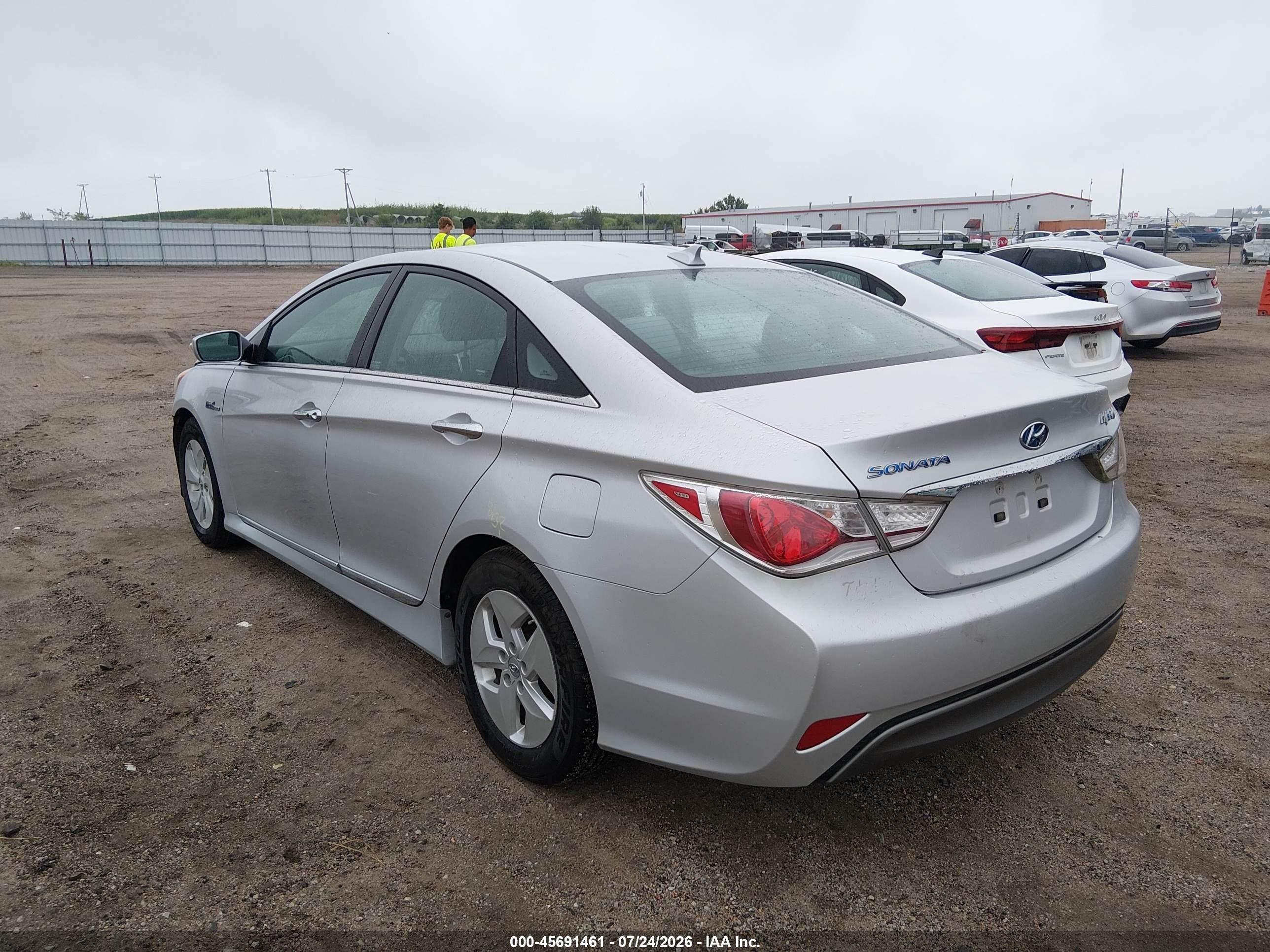 2015 Hyundai Sonata Hybrid   Silver vin: KMHEC4A44FA133199