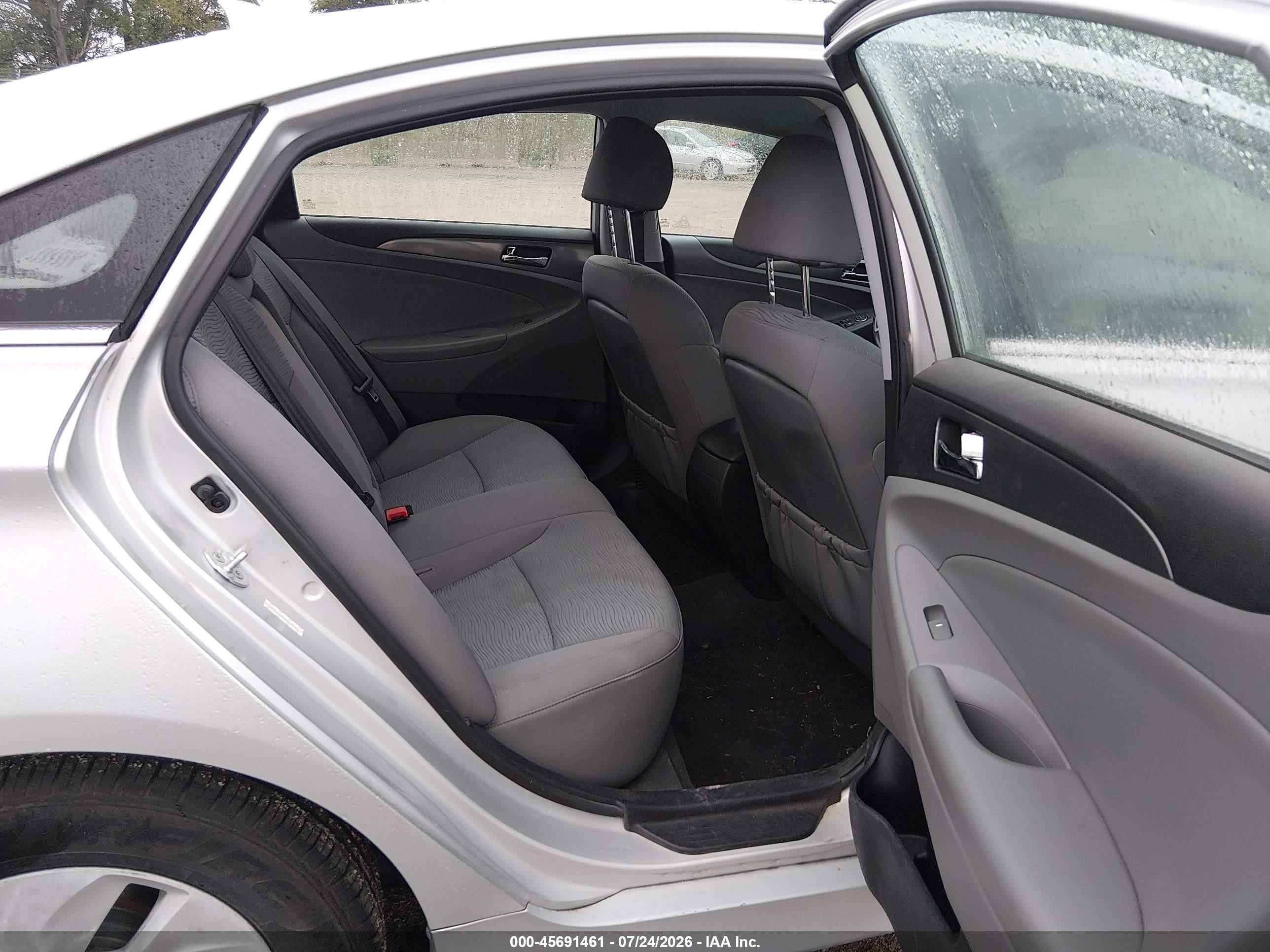 2015 Hyundai Sonata Hybrid   Silver vin: KMHEC4A44FA133199