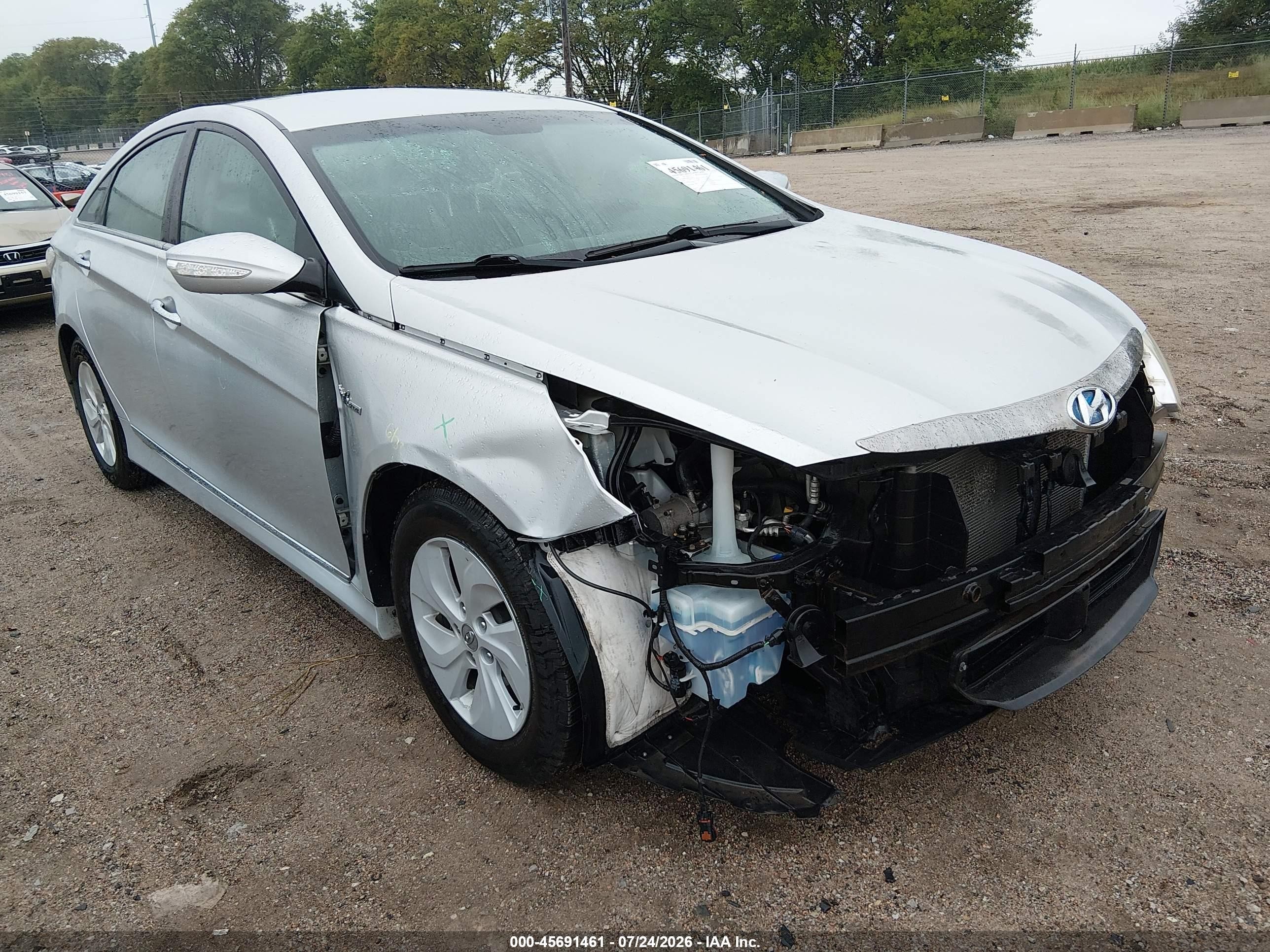 2015 Hyundai Sonata Hybrid   Silver vin: KMHEC4A44FA133199