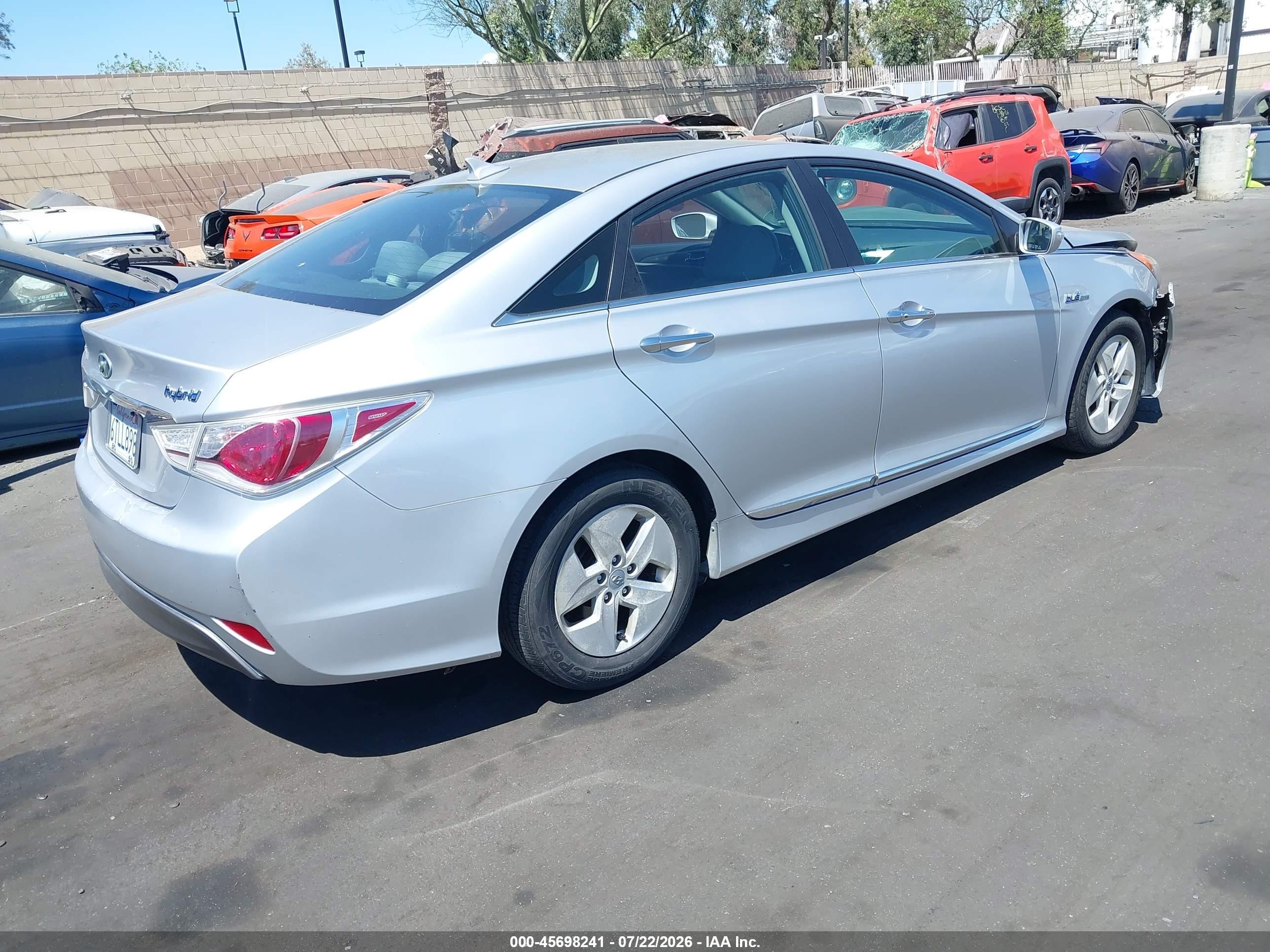 2011 Hyundai Sonata Hybrid   Silver vin: KMHEC4A45BA000736