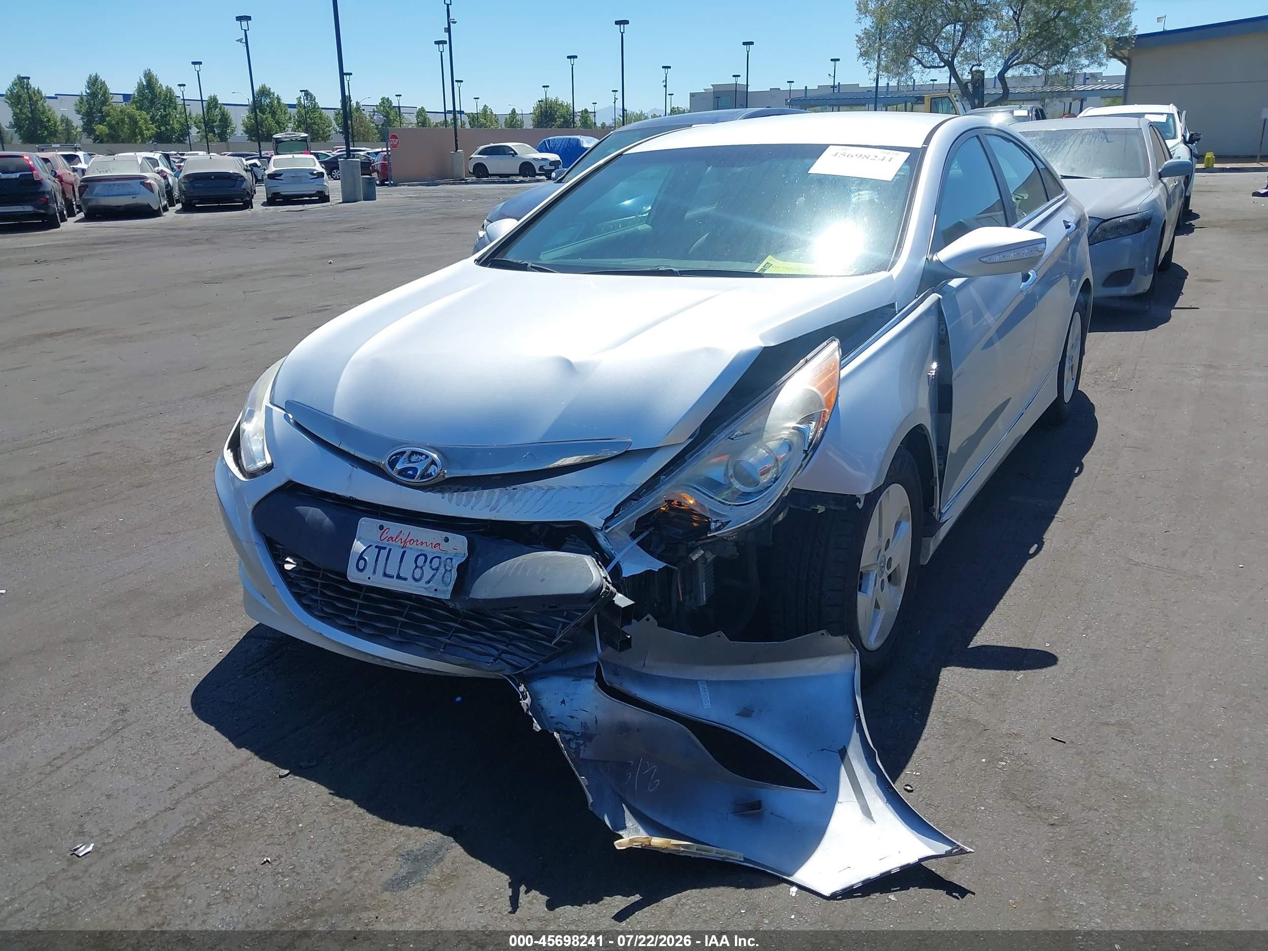 2011 Hyundai Sonata Hybrid   Silver vin: KMHEC4A45BA000736