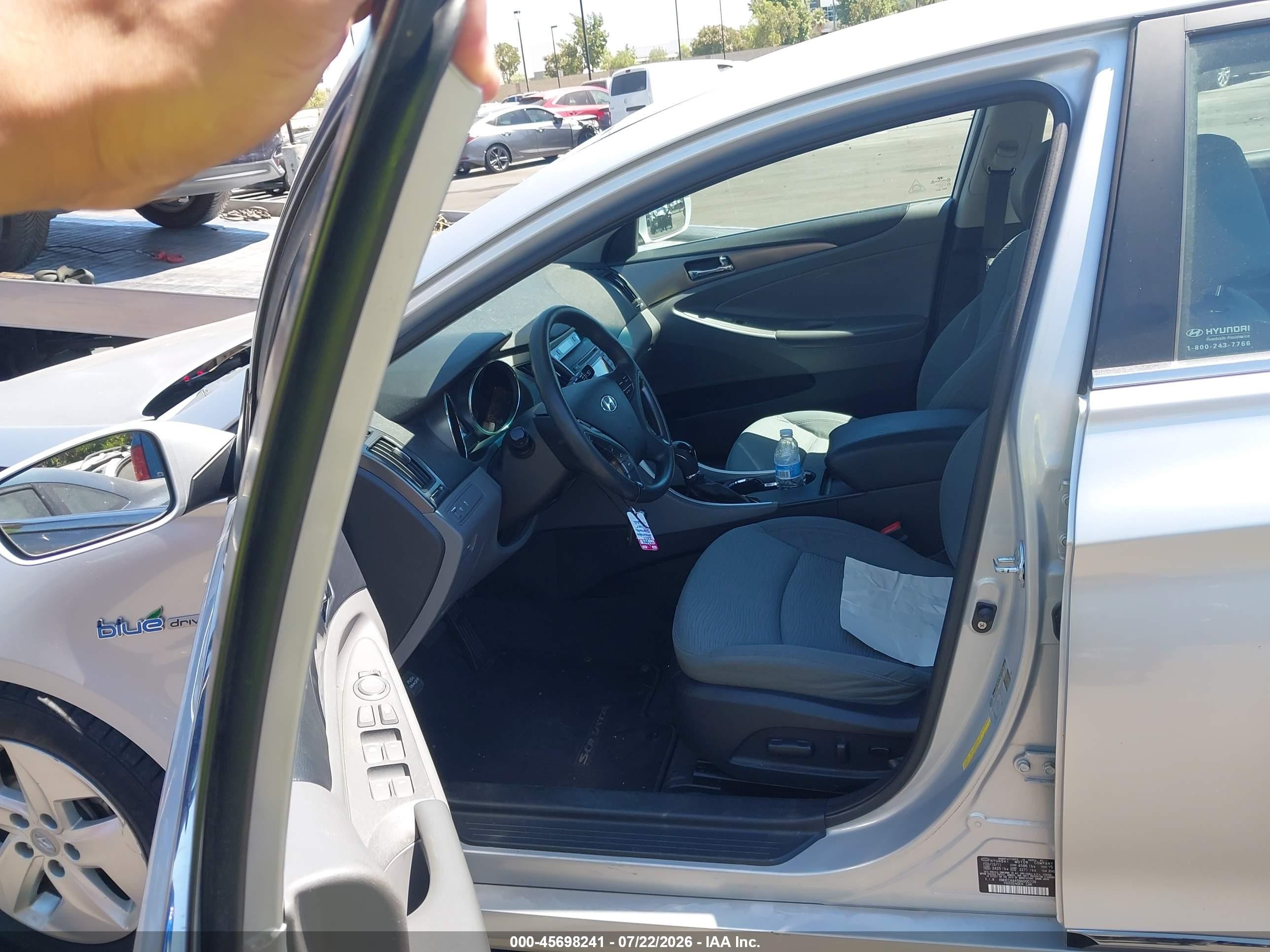 2011 Hyundai Sonata Hybrid   Silver vin: KMHEC4A45BA000736