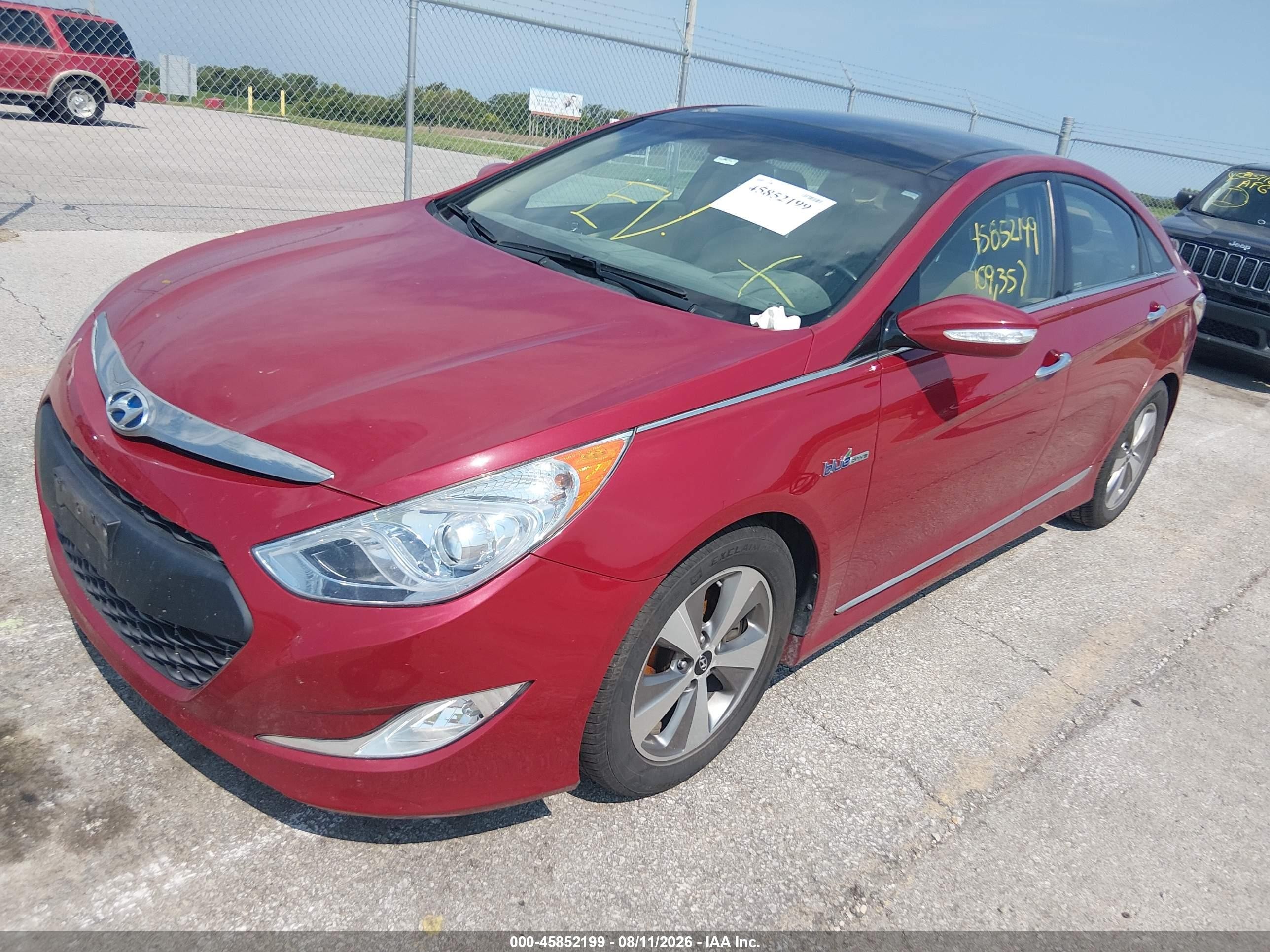 2012 Hyundai Sonata Hybrid Red vin: KMHEC4A45CA022642