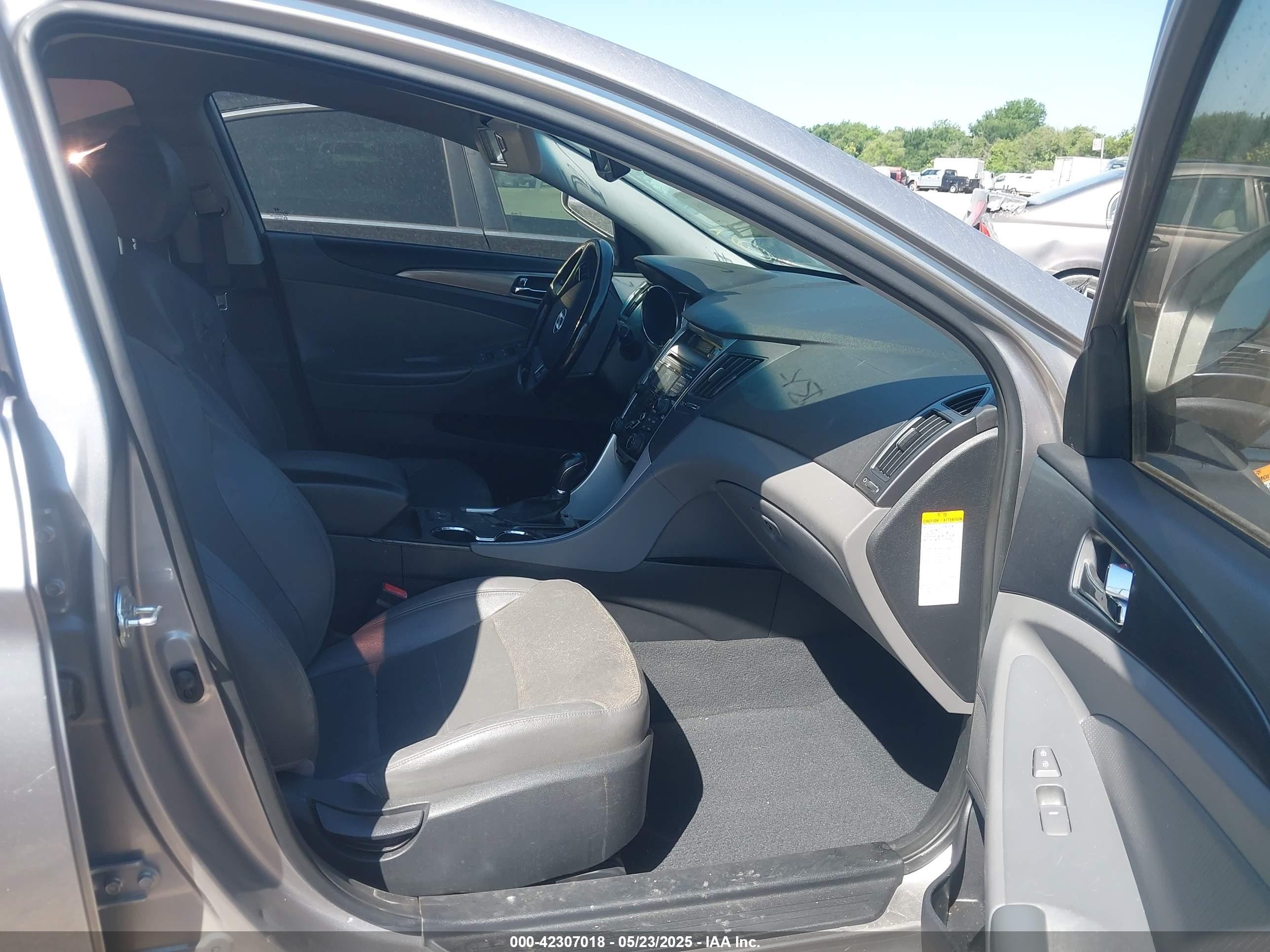 2012 Hyundai Sonata Hybrid   Серый vin: KMHEC4A45CA042017