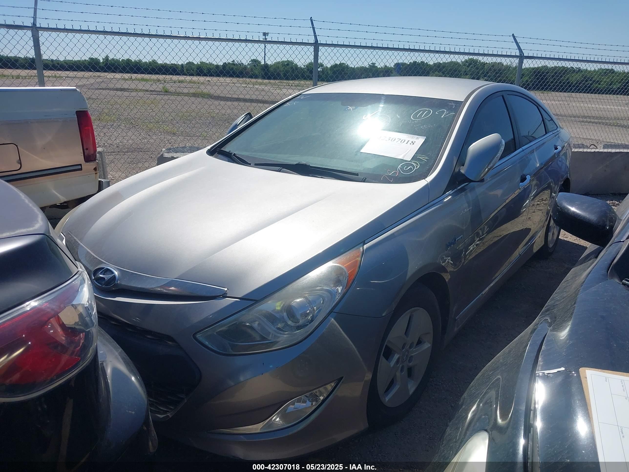 2012 Hyundai Sonata Hybrid   Серый vin: KMHEC4A45CA042017