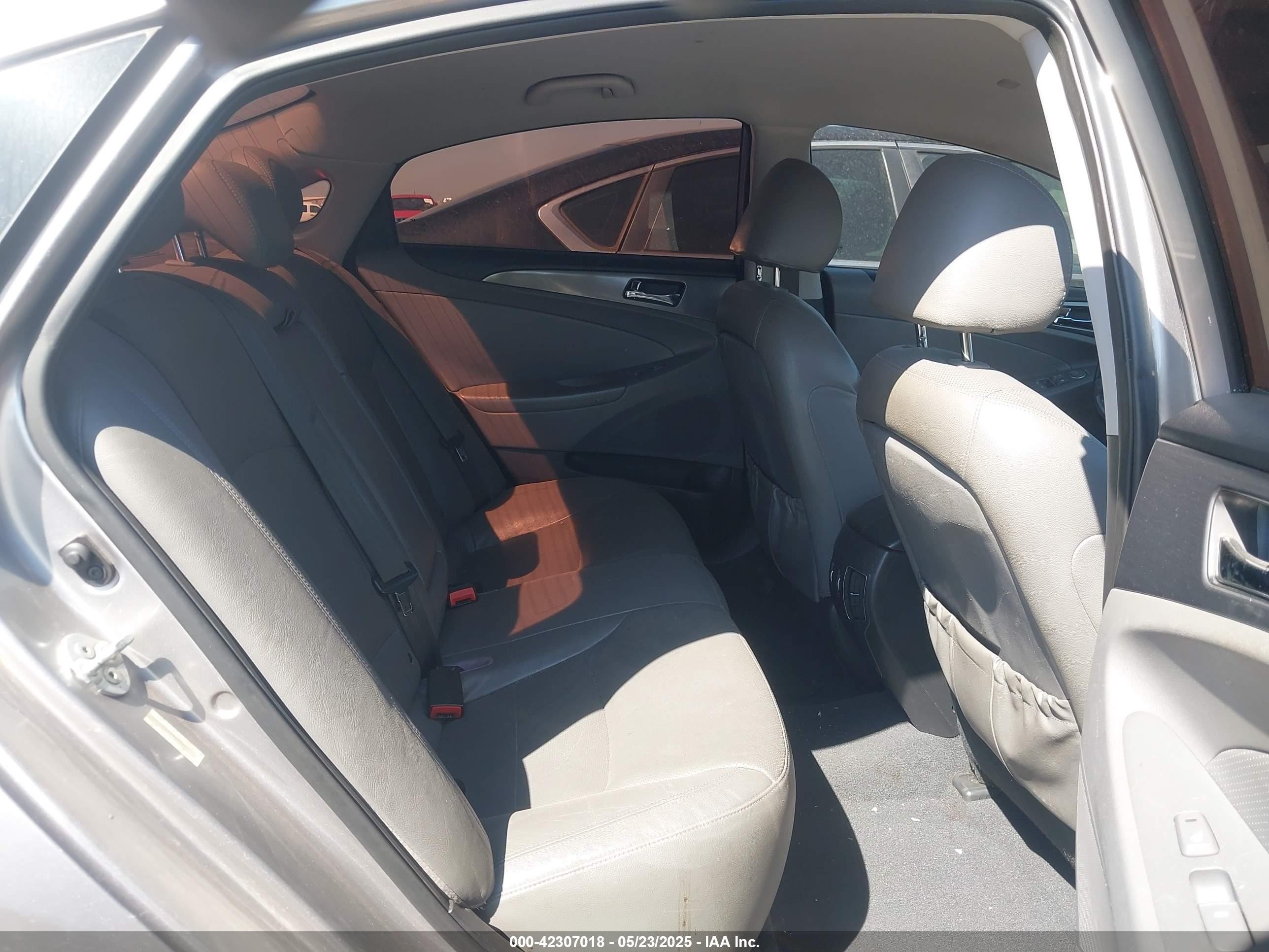 2012 Hyundai Sonata Hybrid   Серый vin: KMHEC4A45CA042017