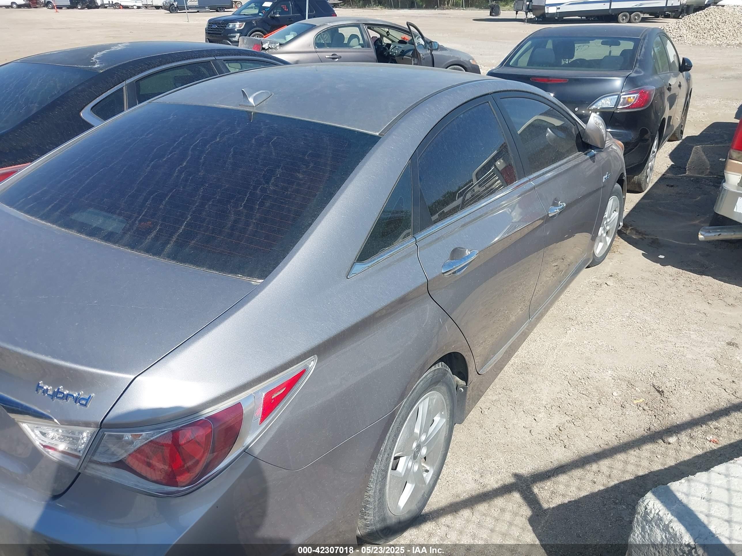 2012 Hyundai Sonata Hybrid   Серый vin: KMHEC4A45CA042017