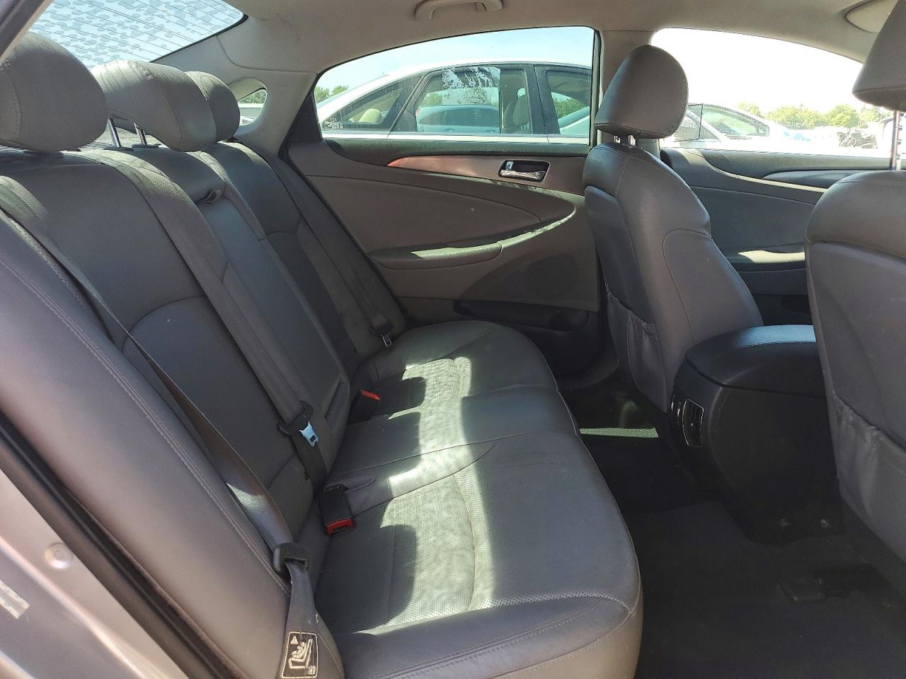 2012 Hyundai Sonata Hybrid Silver vin: KMHEC4A45CA056600