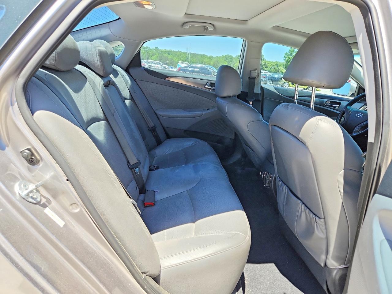 2013 Hyundai Sonata Hybrid Silver vin: KMHEC4A45DA064729