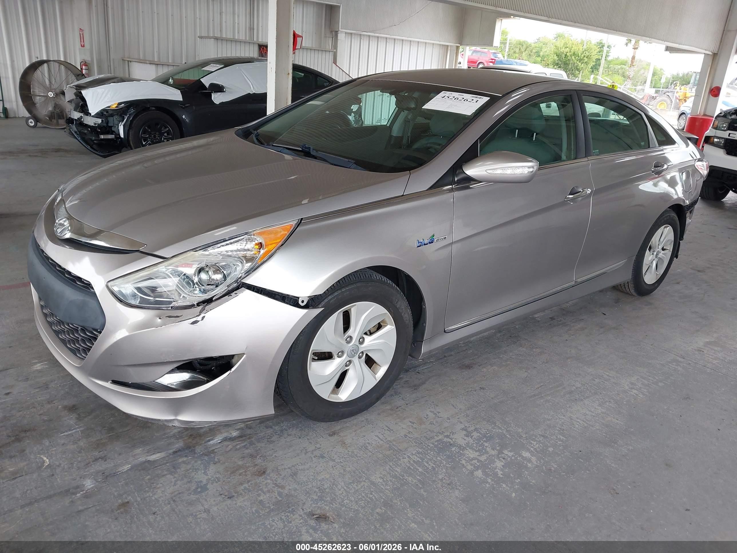 2013 Hyundai Sonata Hybrid   Серебряный vin: KMHEC4A45DA064875