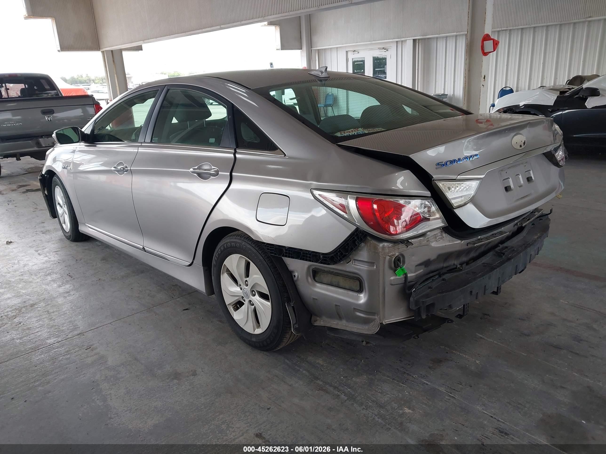 2013 Hyundai Sonata Hybrid   Серебряный vin: KMHEC4A45DA064875
