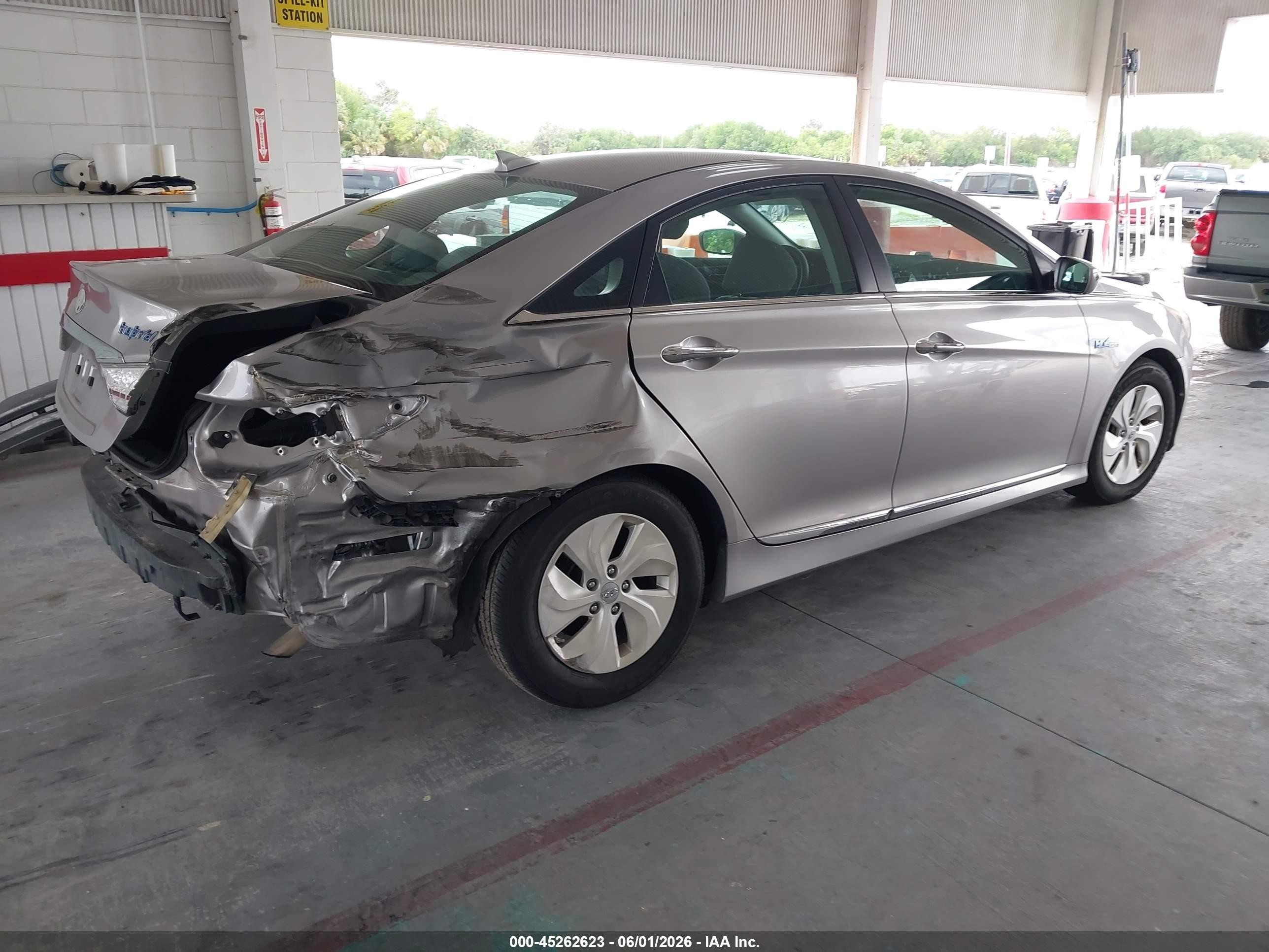 2013 Hyundai Sonata Hybrid   Серебряный vin: KMHEC4A45DA064875