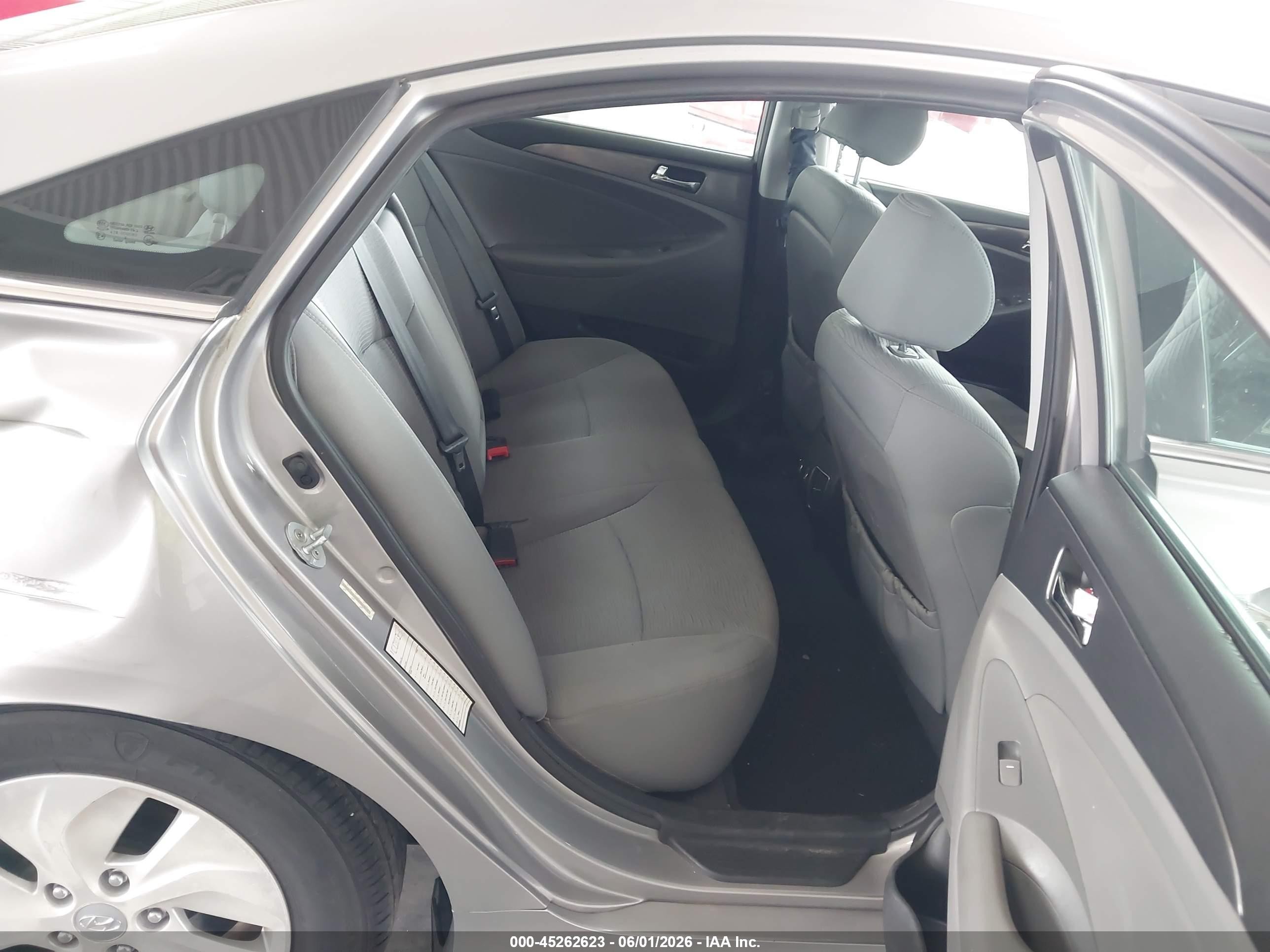 2013 Hyundai Sonata Hybrid   Серебряный vin: KMHEC4A45DA064875