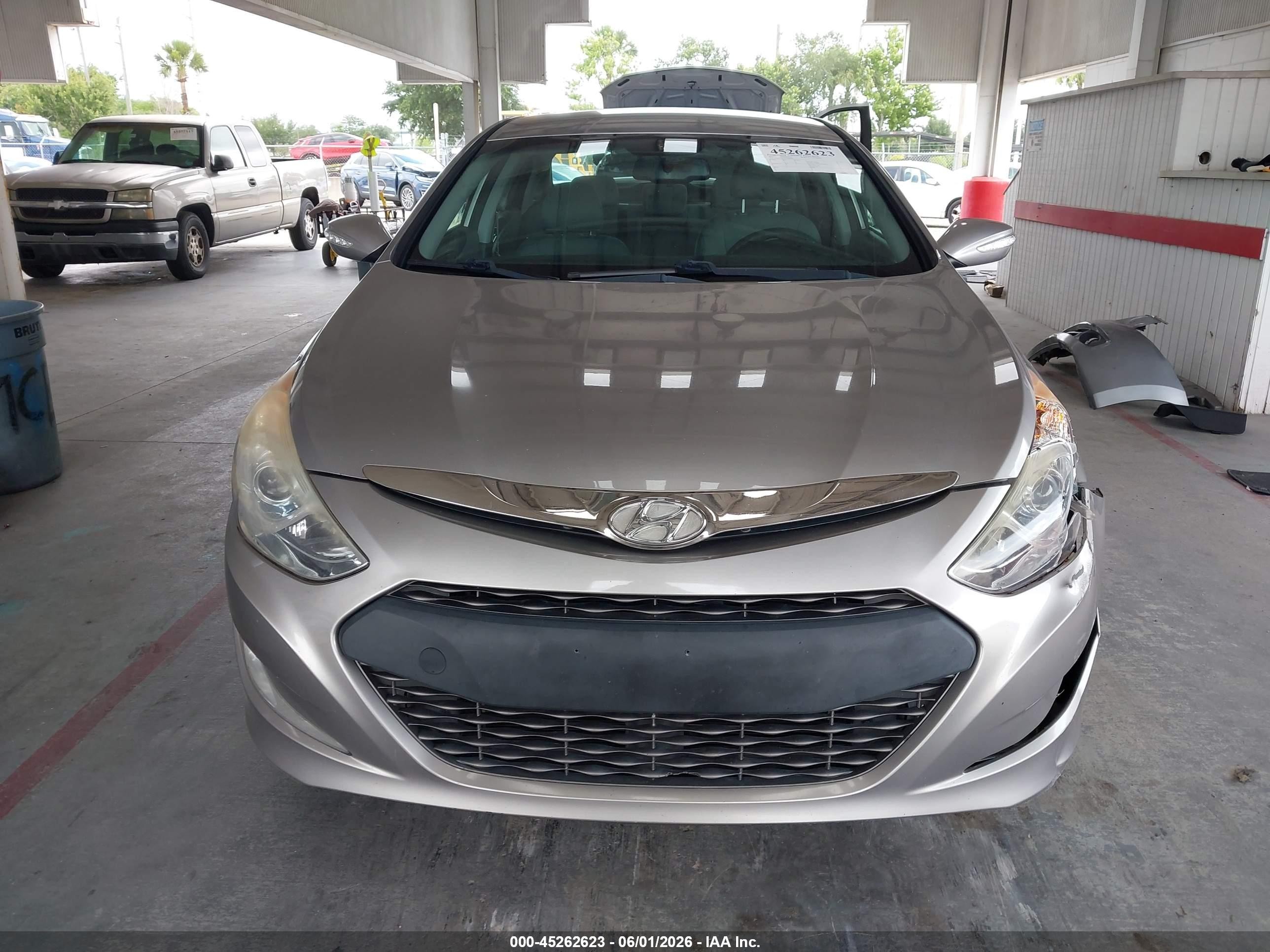 2013 Hyundai Sonata Hybrid   Серебряный vin: KMHEC4A45DA064875