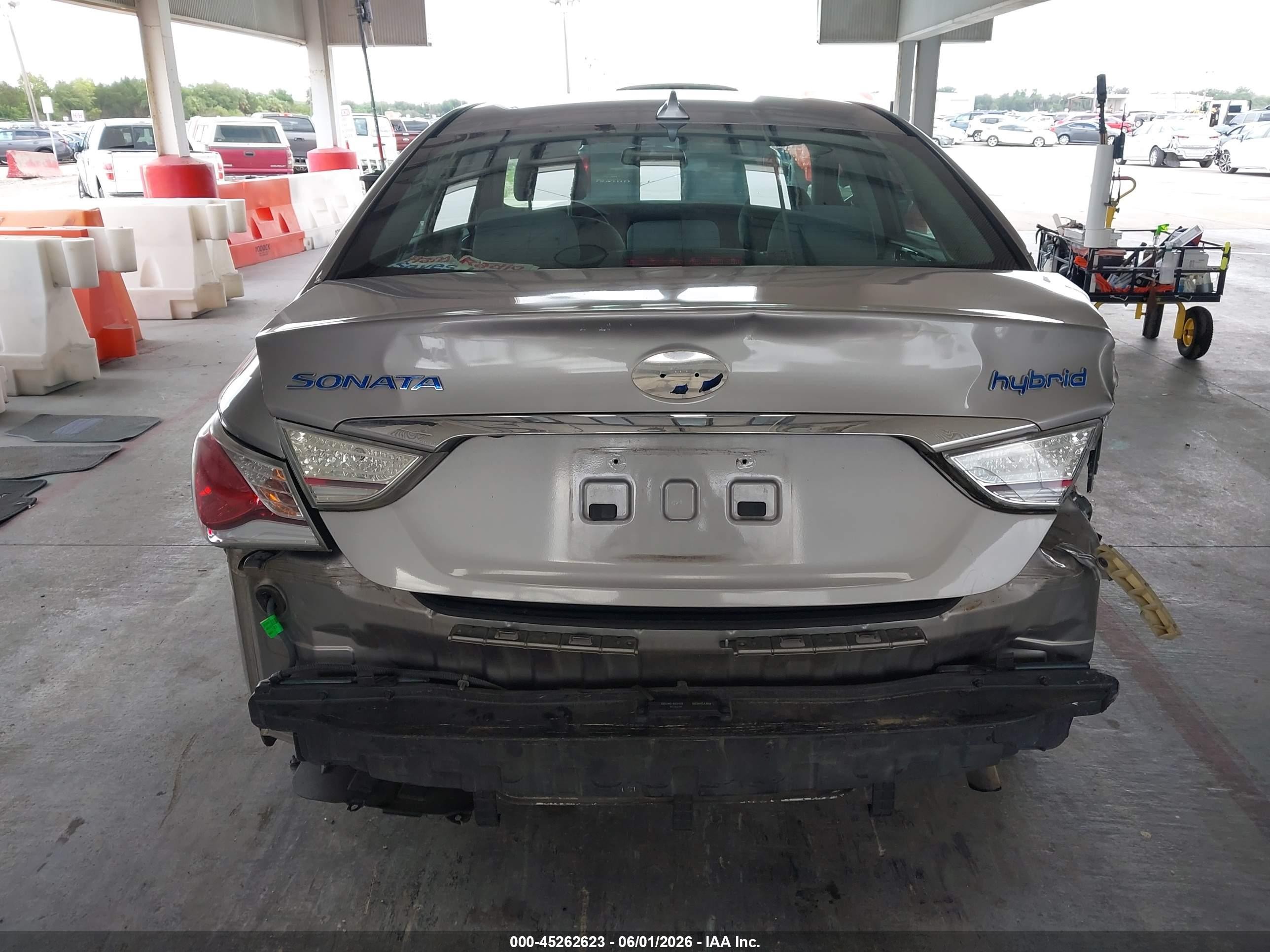 2013 Hyundai Sonata Hybrid   Серебряный vin: KMHEC4A45DA064875