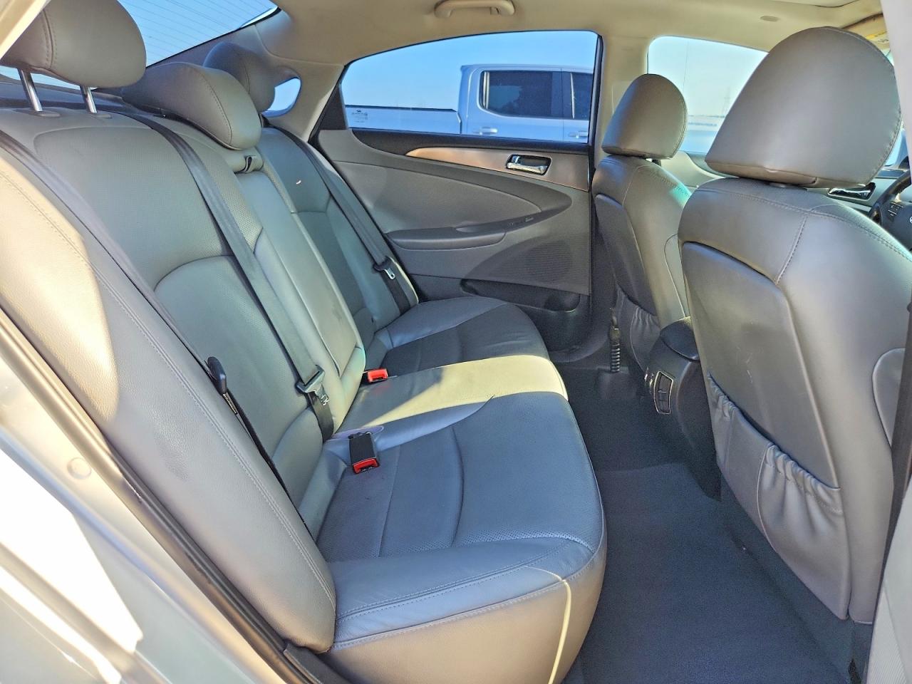 2013 Hyundai Sonata Hybrid Silver vin: KMHEC4A45DA071566