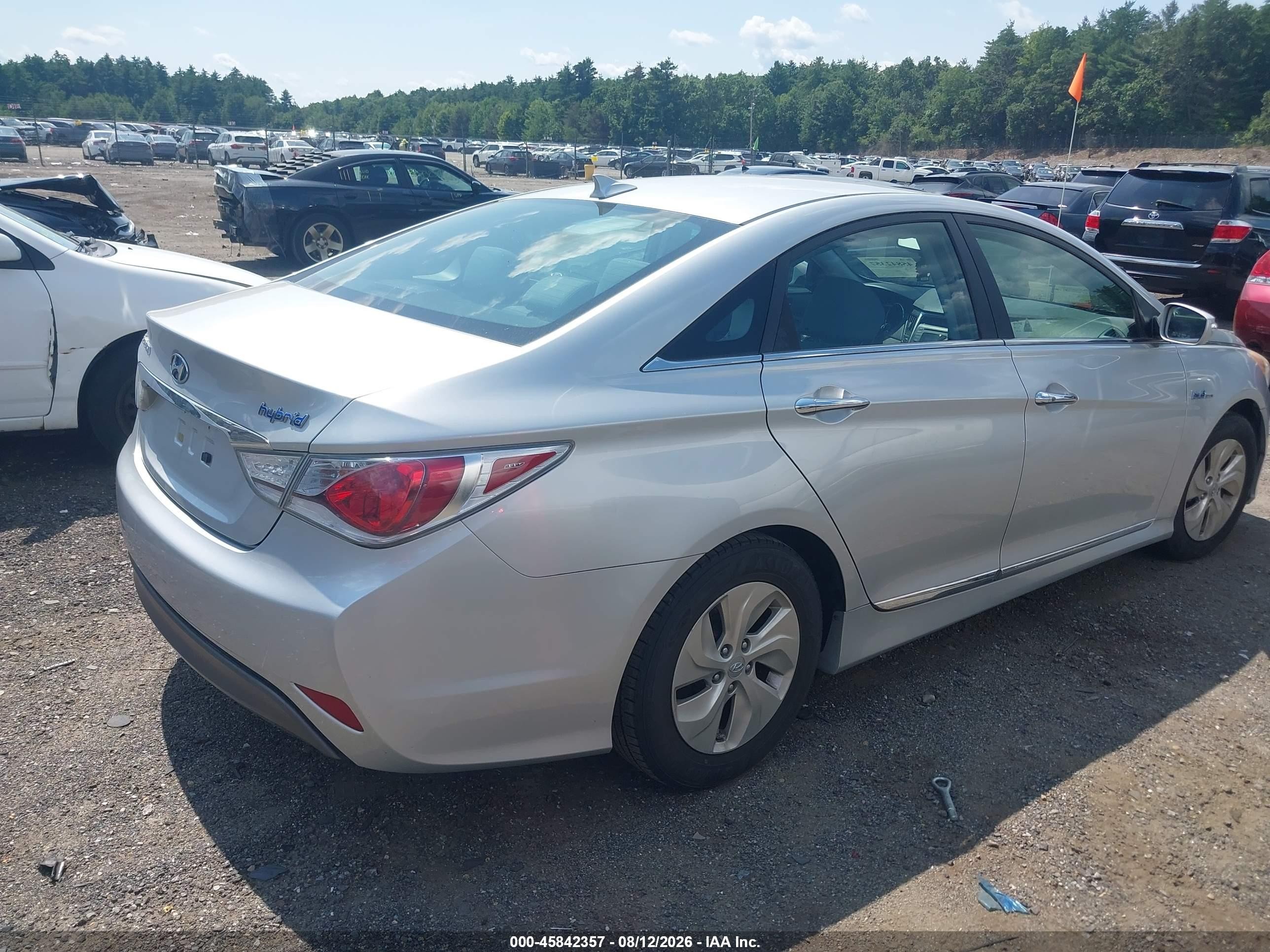 2013 Hyundai Sonata Hybrid   Silver vin: KMHEC4A45DA076458