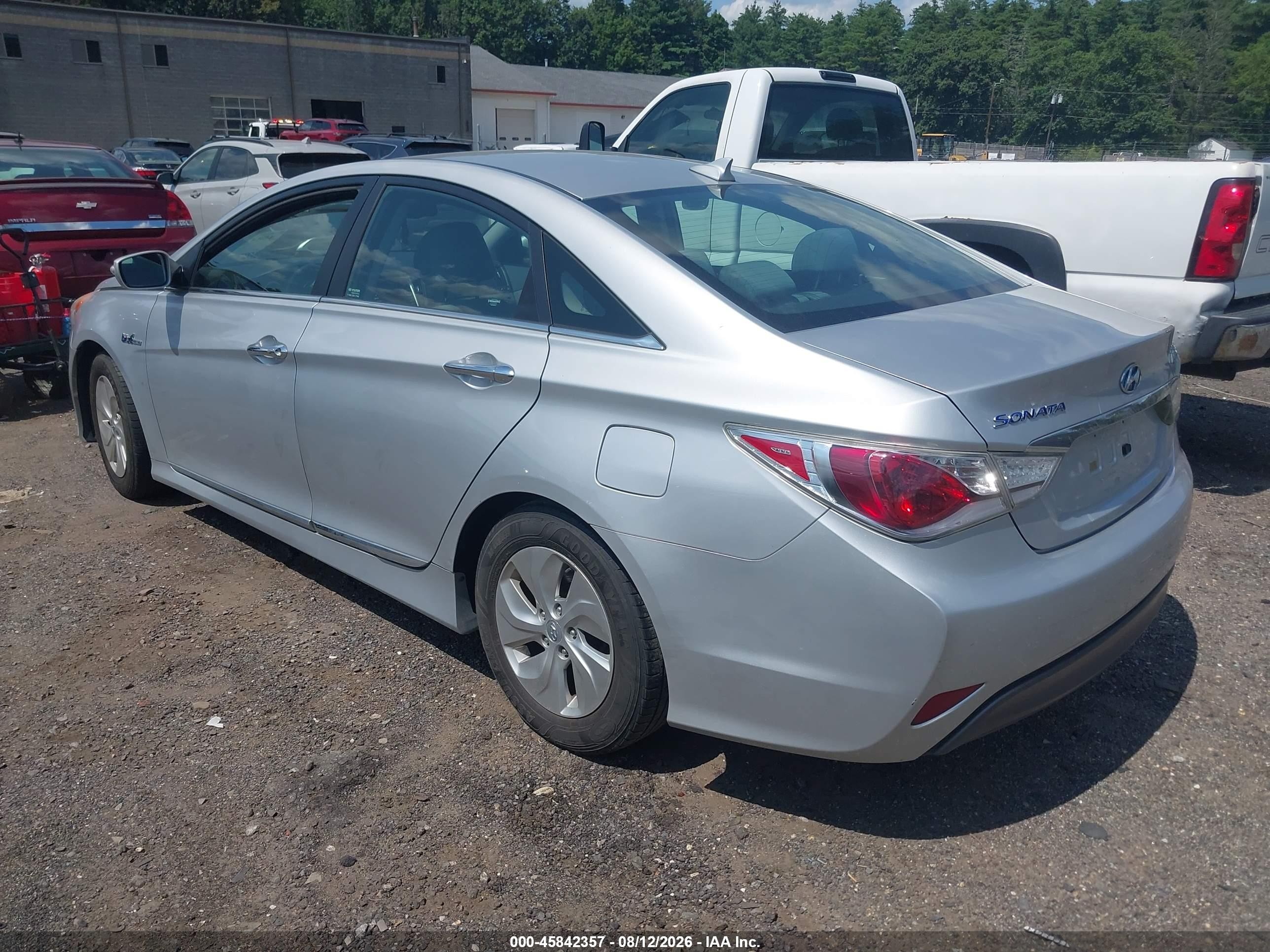 2013 Hyundai Sonata Hybrid   Silver vin: KMHEC4A45DA076458