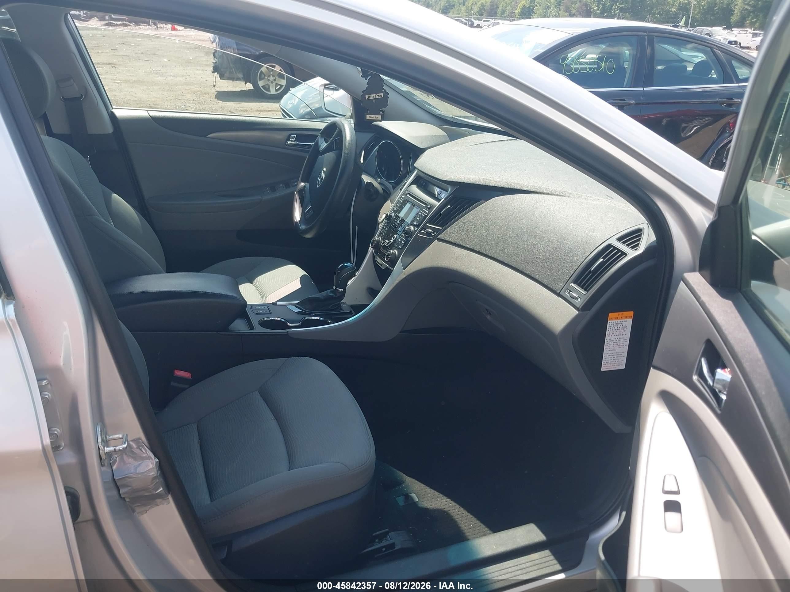2013 Hyundai Sonata Hybrid   Silver vin: KMHEC4A45DA076458