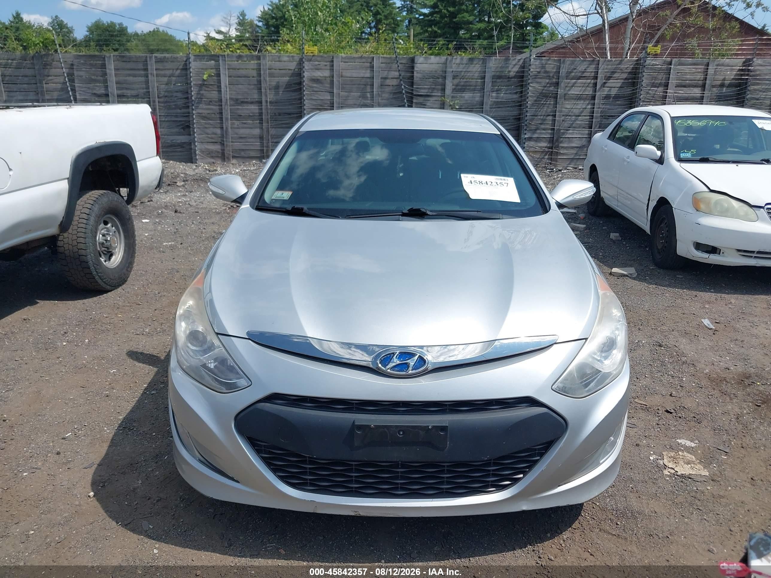 2013 Hyundai Sonata Hybrid   Silver vin: KMHEC4A45DA076458