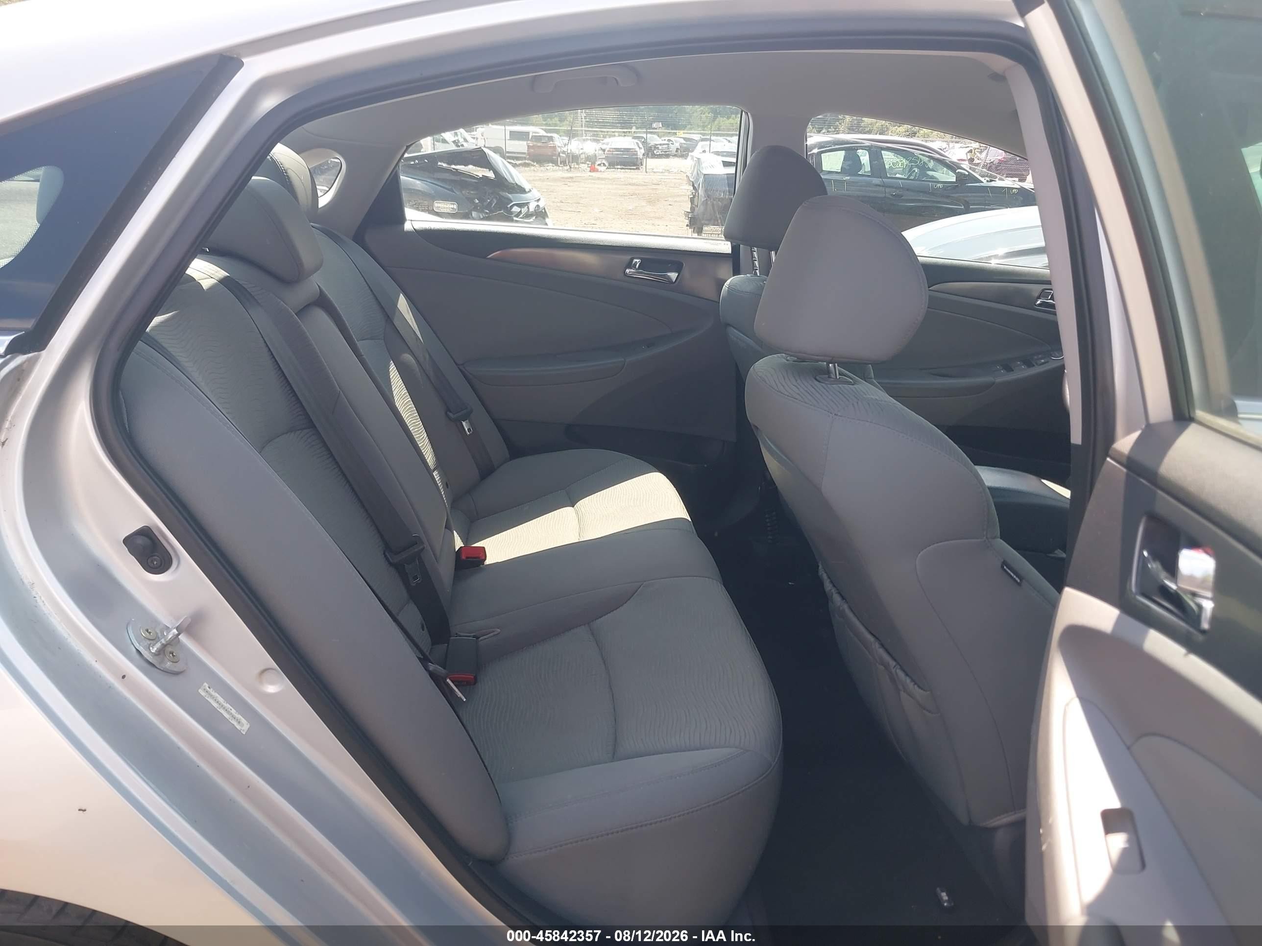 2013 Hyundai Sonata Hybrid   Silver vin: KMHEC4A45DA076458