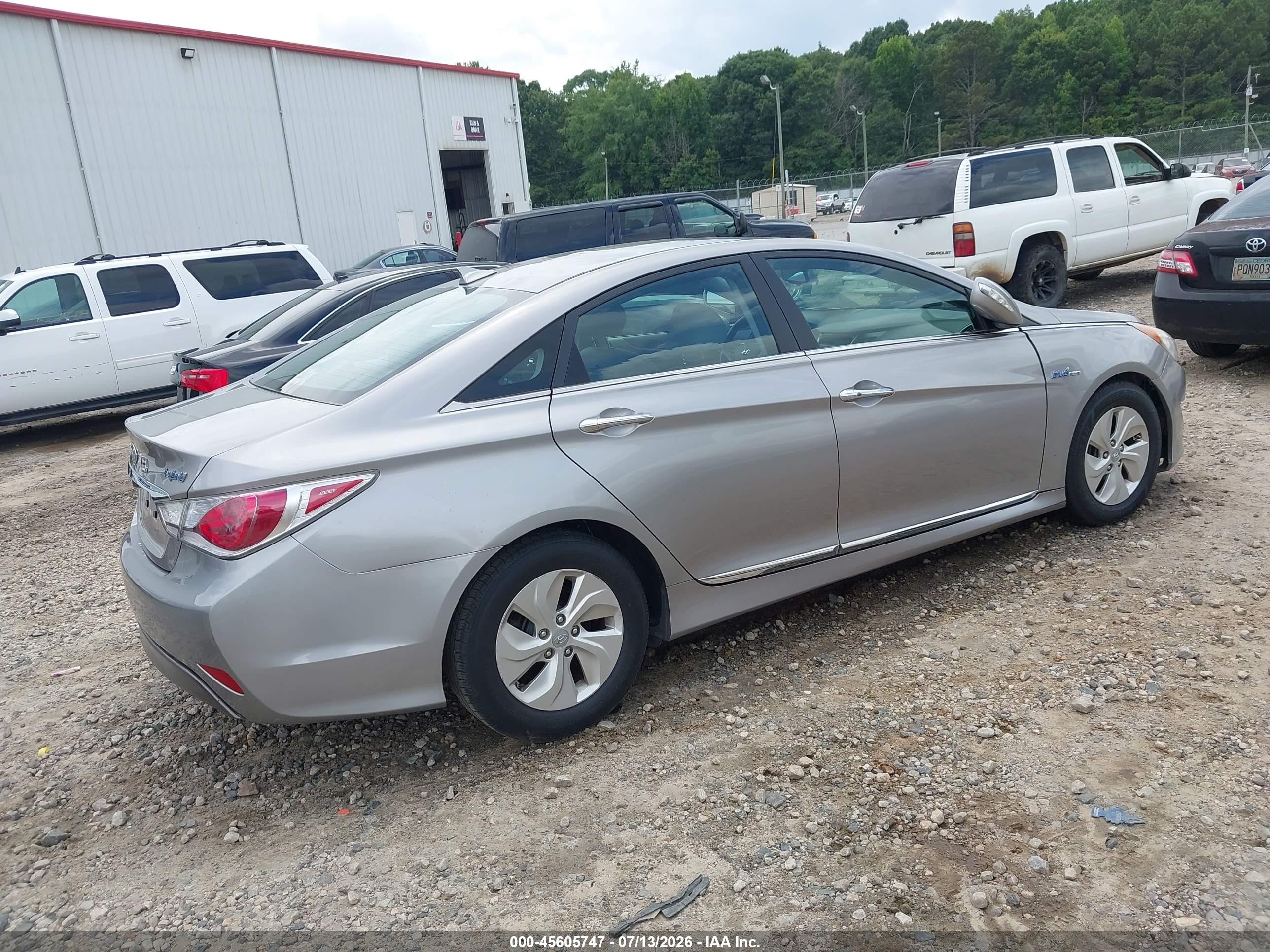 2013 Hyundai Sonata Hybrid   Silver vin: KMHEC4A45DA078615