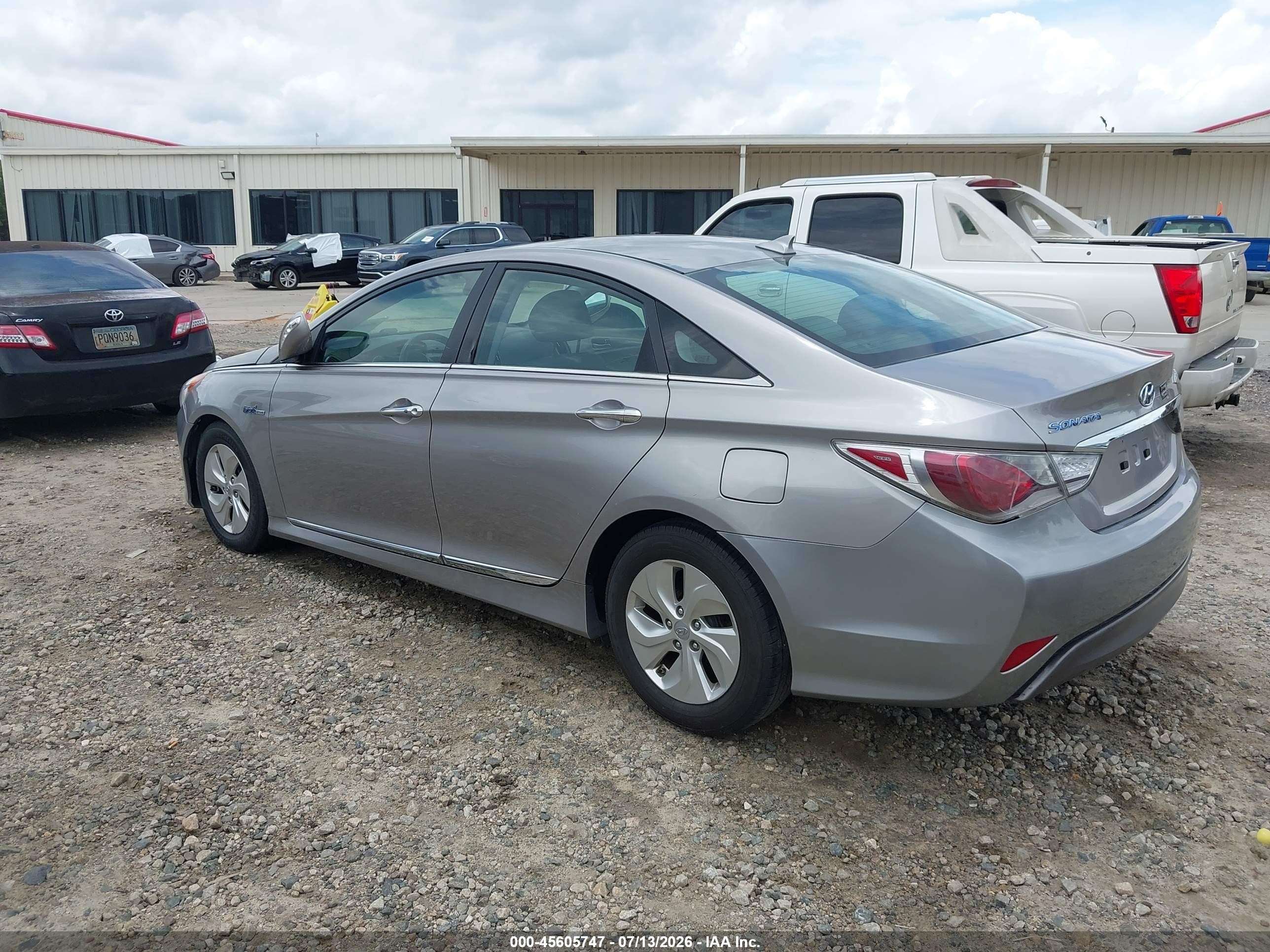 2013 Hyundai Sonata Hybrid   Silver vin: KMHEC4A45DA078615