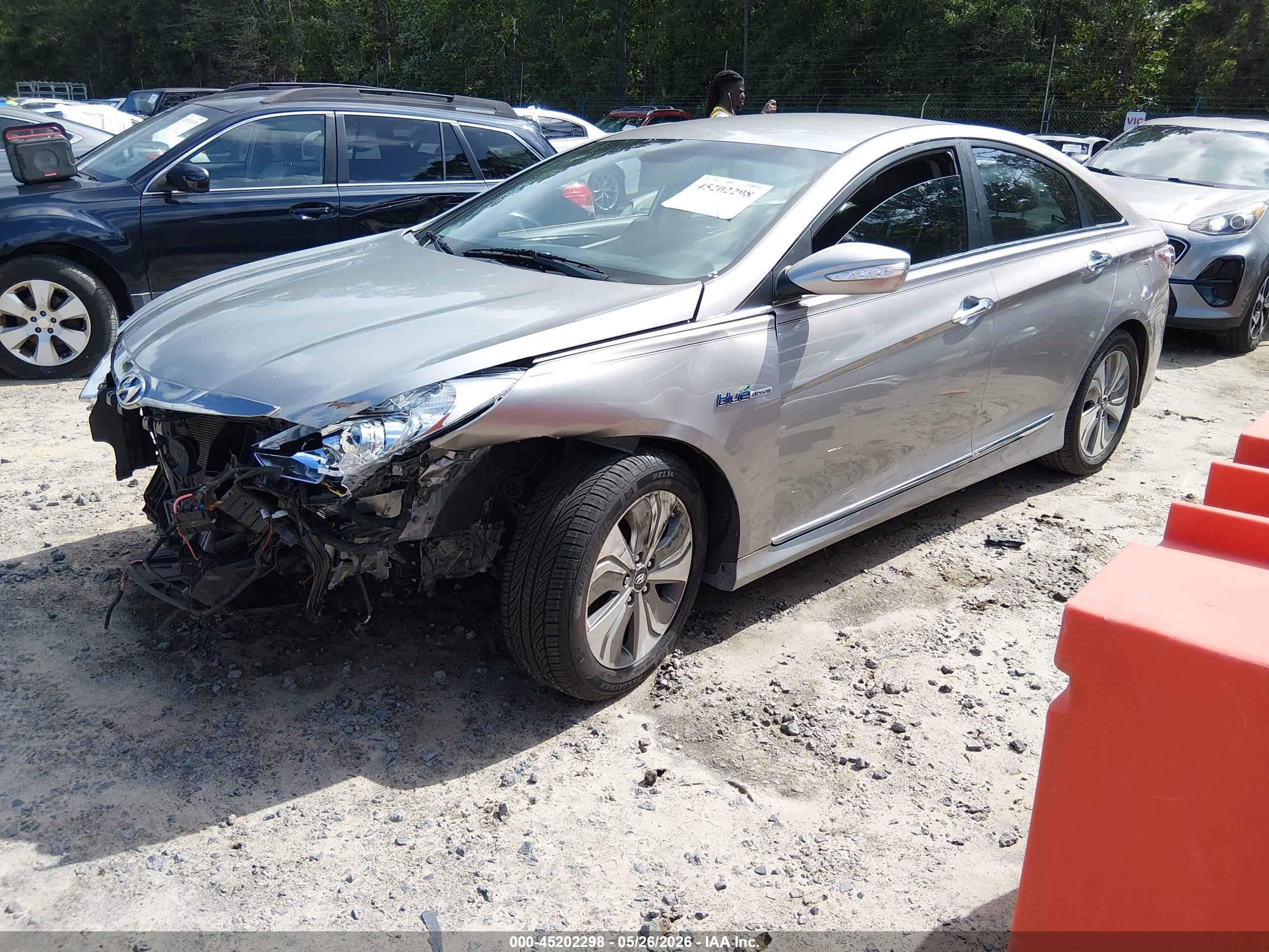 2013 Hyundai Sonata Hybrid Limited Silver vin: KMHEC4A45DA084124