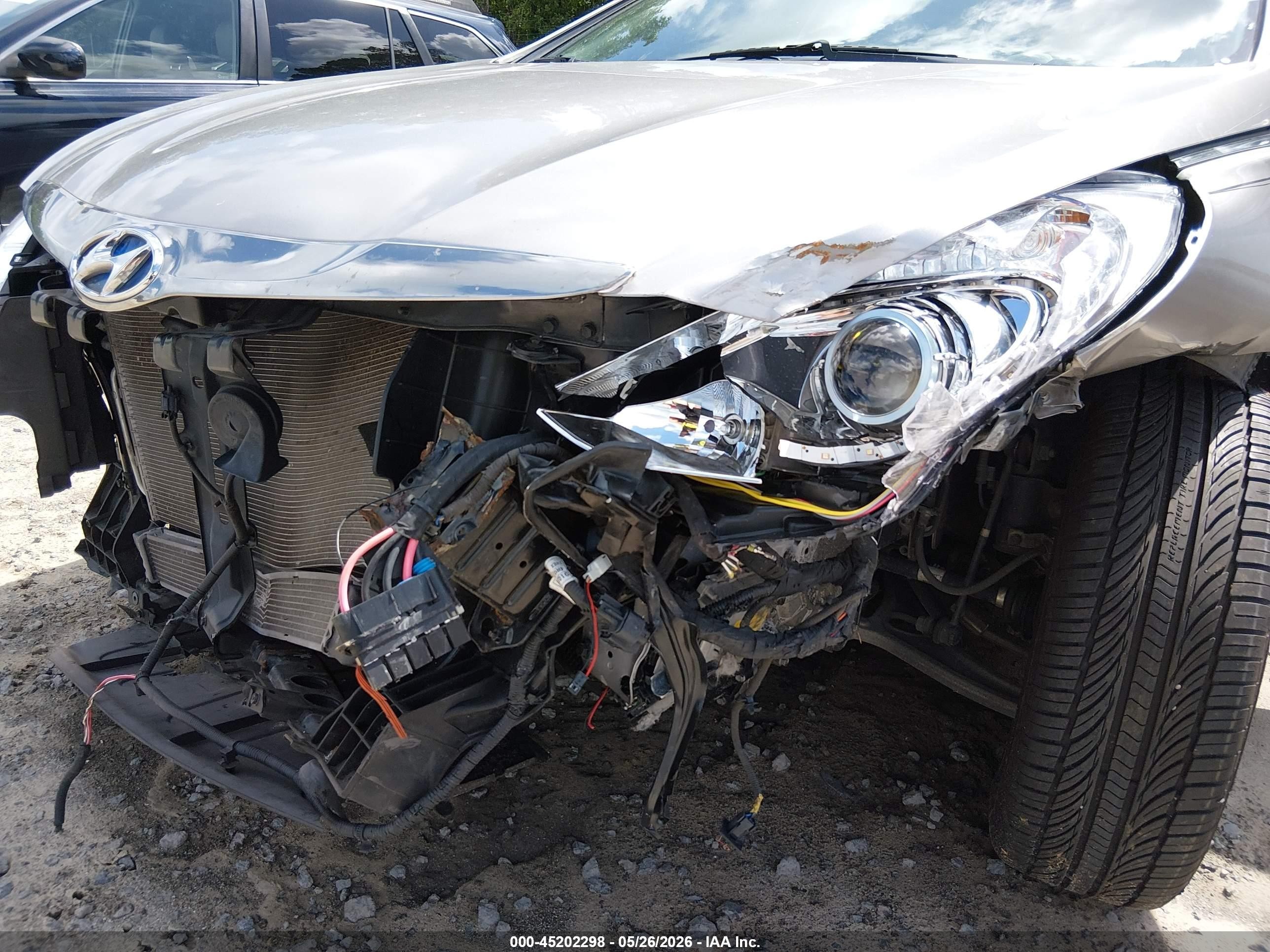2013 Hyundai Sonata Hybrid Limited Silver vin: KMHEC4A45DA084124
