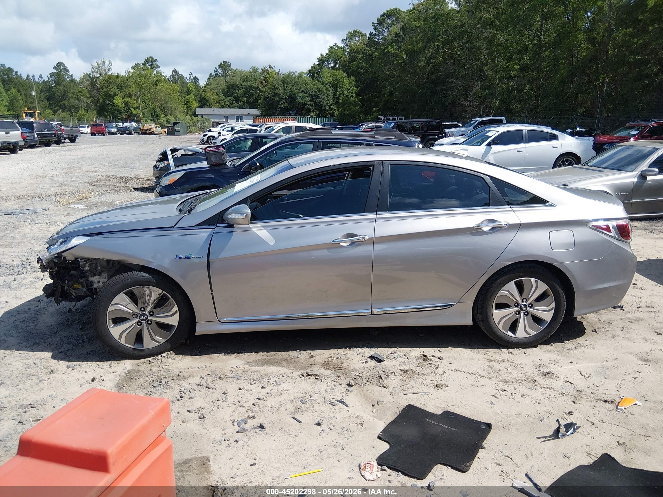 2013 Hyundai Sonata Hybrid Limited Silver vin: KMHEC4A45DA084124