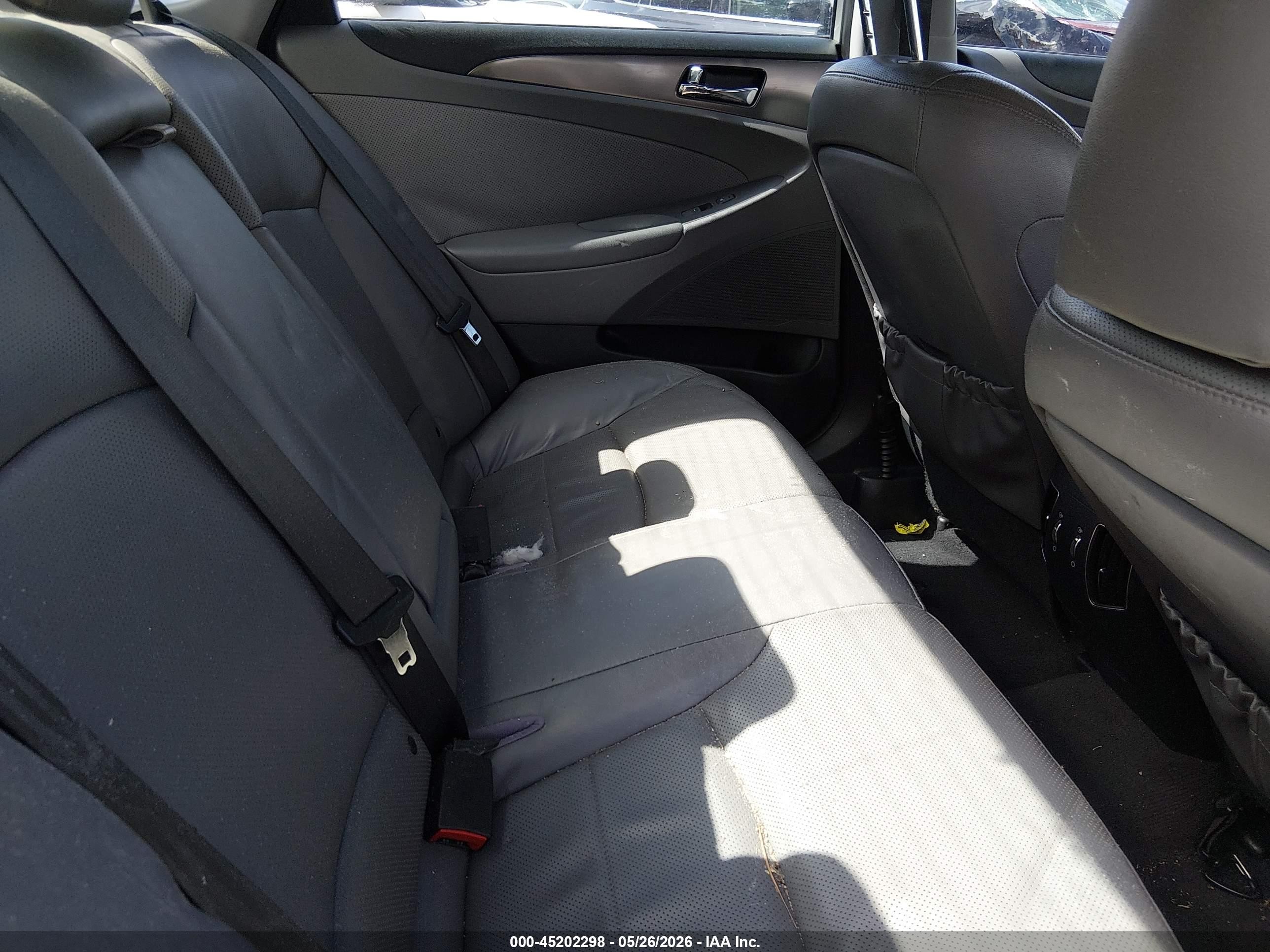 2013 Hyundai Sonata Hybrid Limited Silver vin: KMHEC4A45DA084124