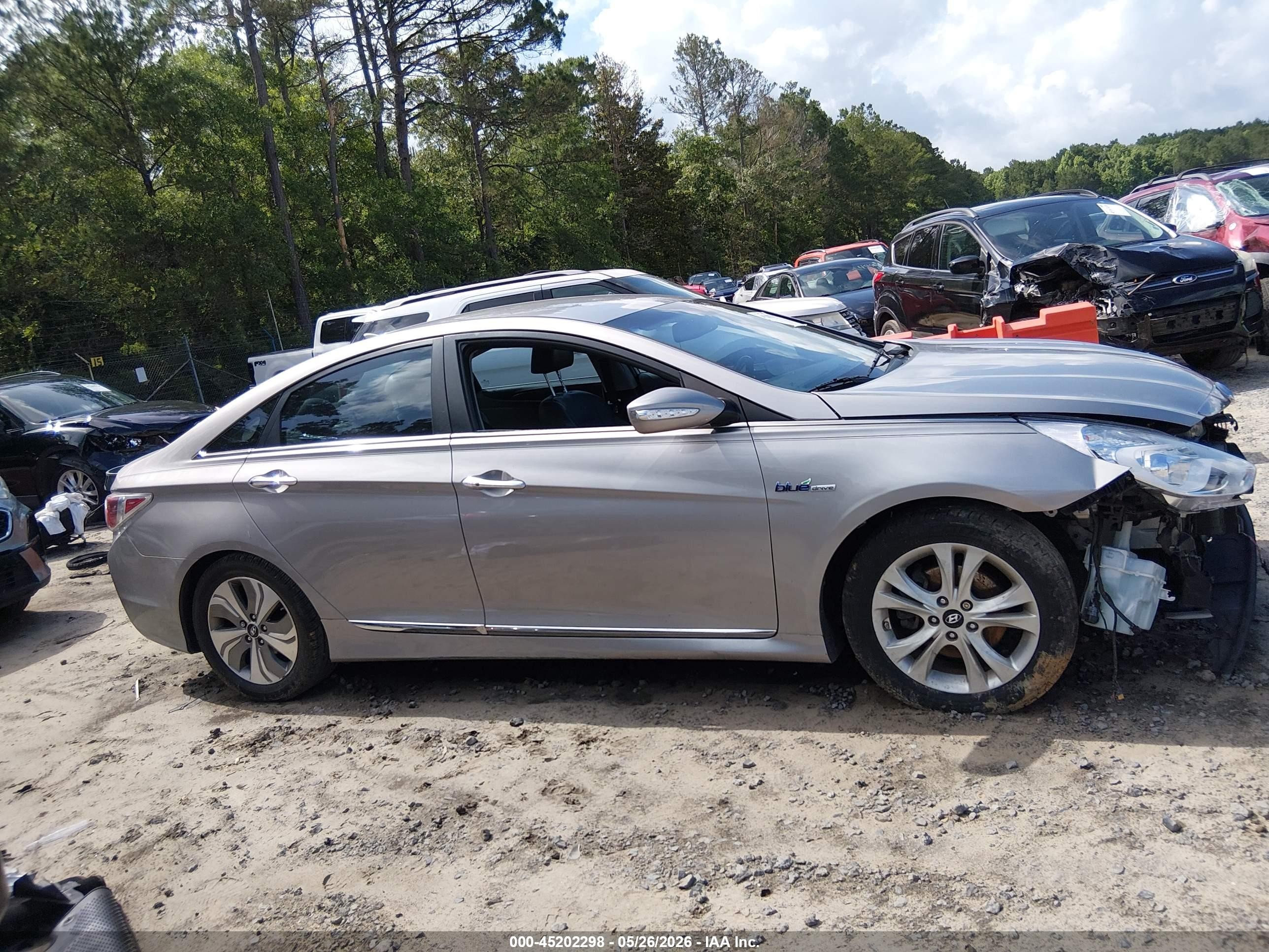 2013 Hyundai Sonata Hybrid Limited Silver vin: KMHEC4A45DA084124