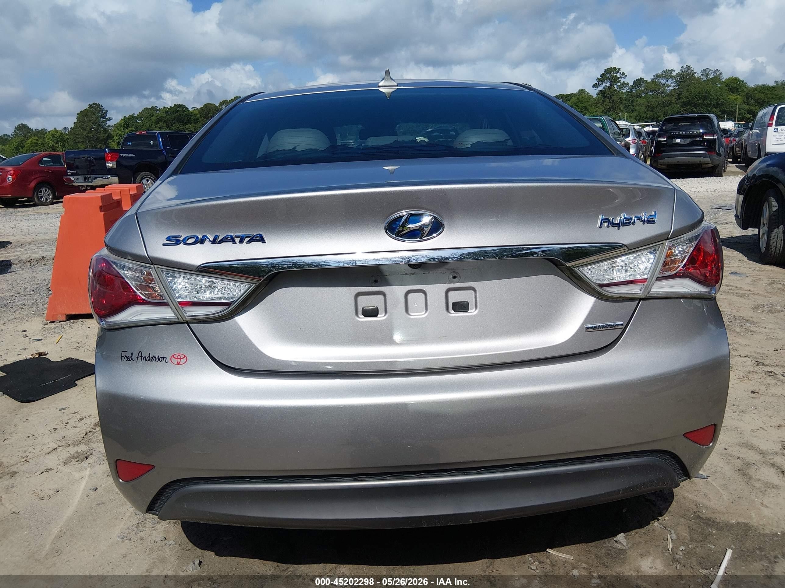 2013 Hyundai Sonata Hybrid Limited Silver vin: KMHEC4A45DA084124