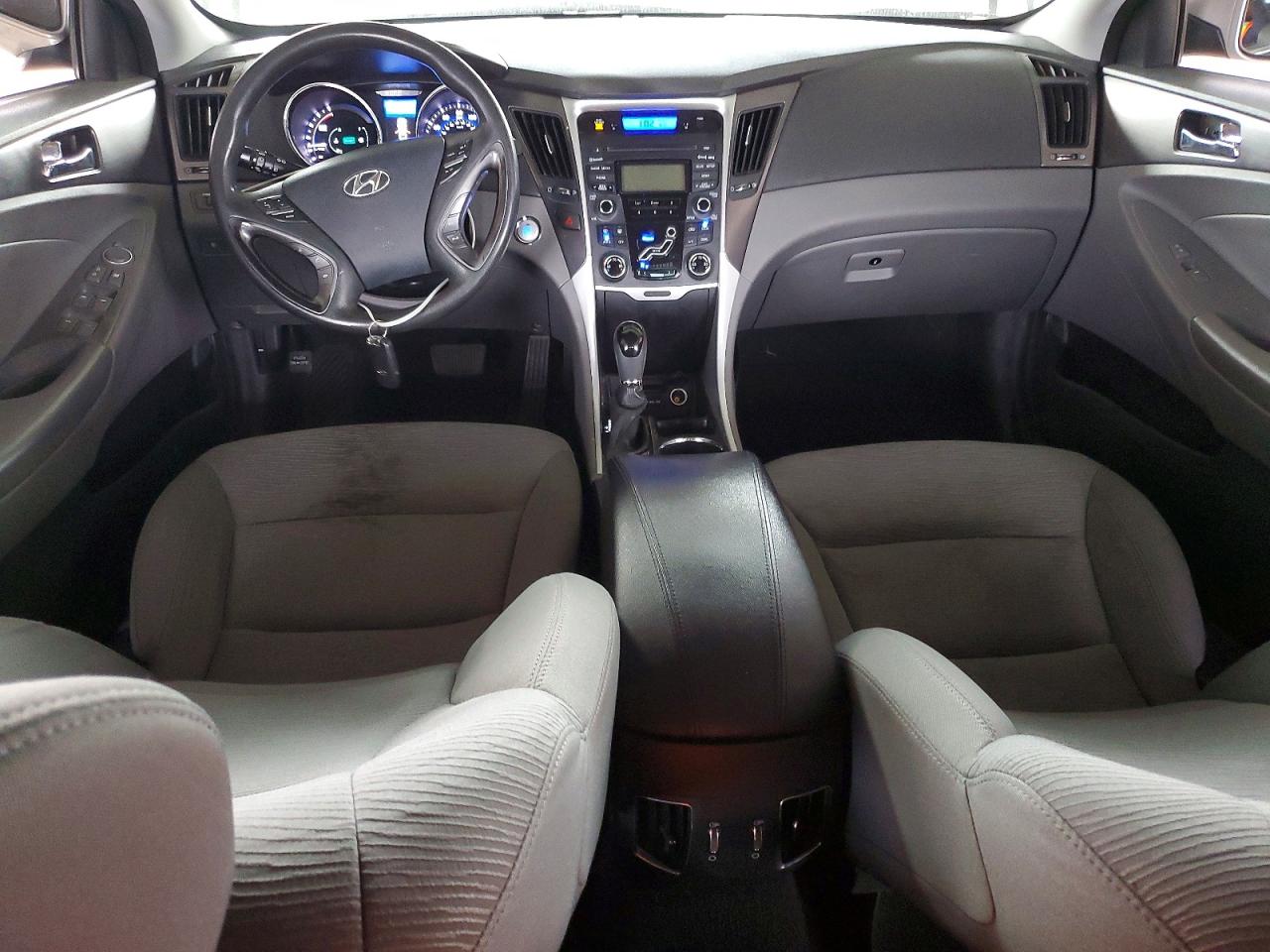 2013 Hyundai Sonata Hybrid Silver vin: KMHEC4A45DA088318