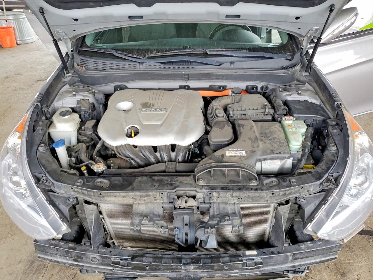 2013 Hyundai Sonata Hybrid Silver vin: KMHEC4A45DA088318