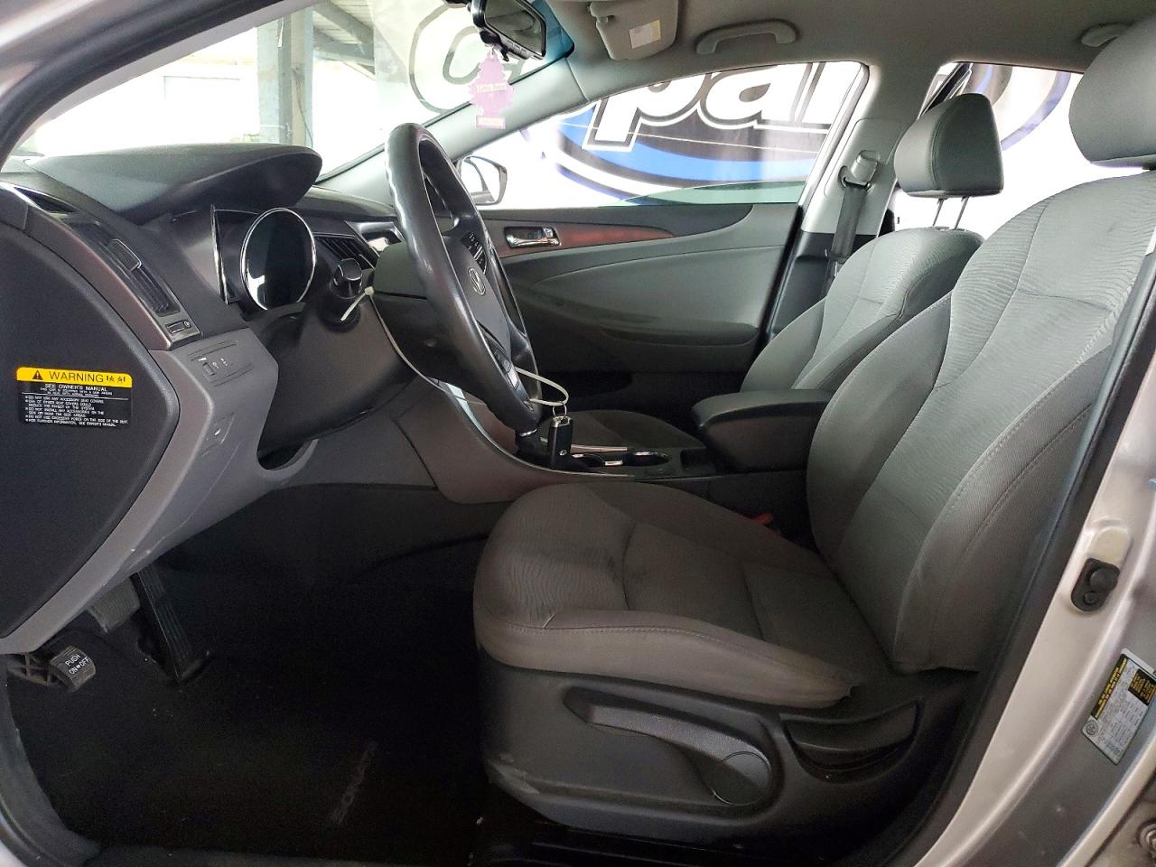 2013 Hyundai Sonata Hybrid Silver vin: KMHEC4A45DA088318